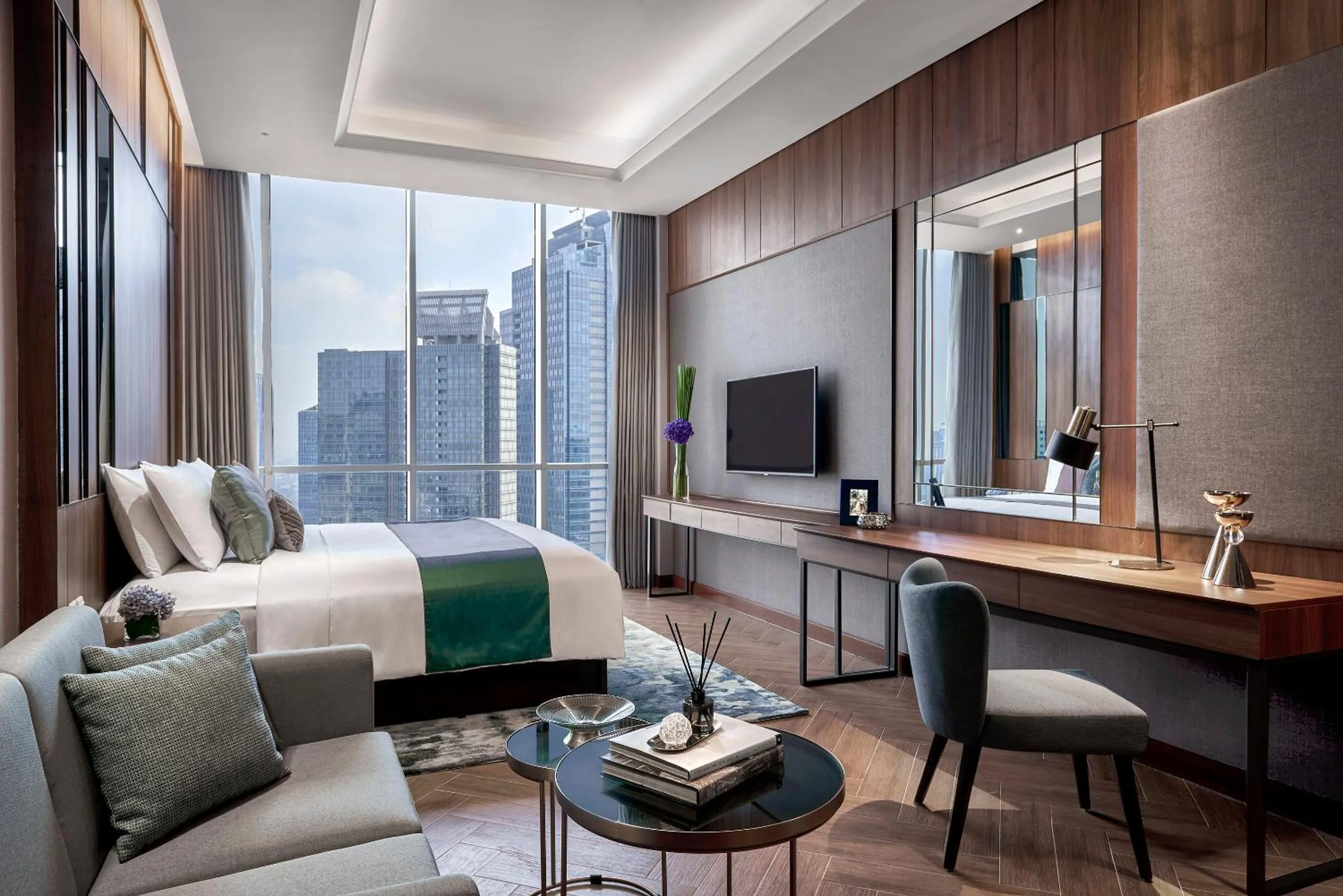 Dining area, Bed in Oakwood Premier Cozmo Jakarta