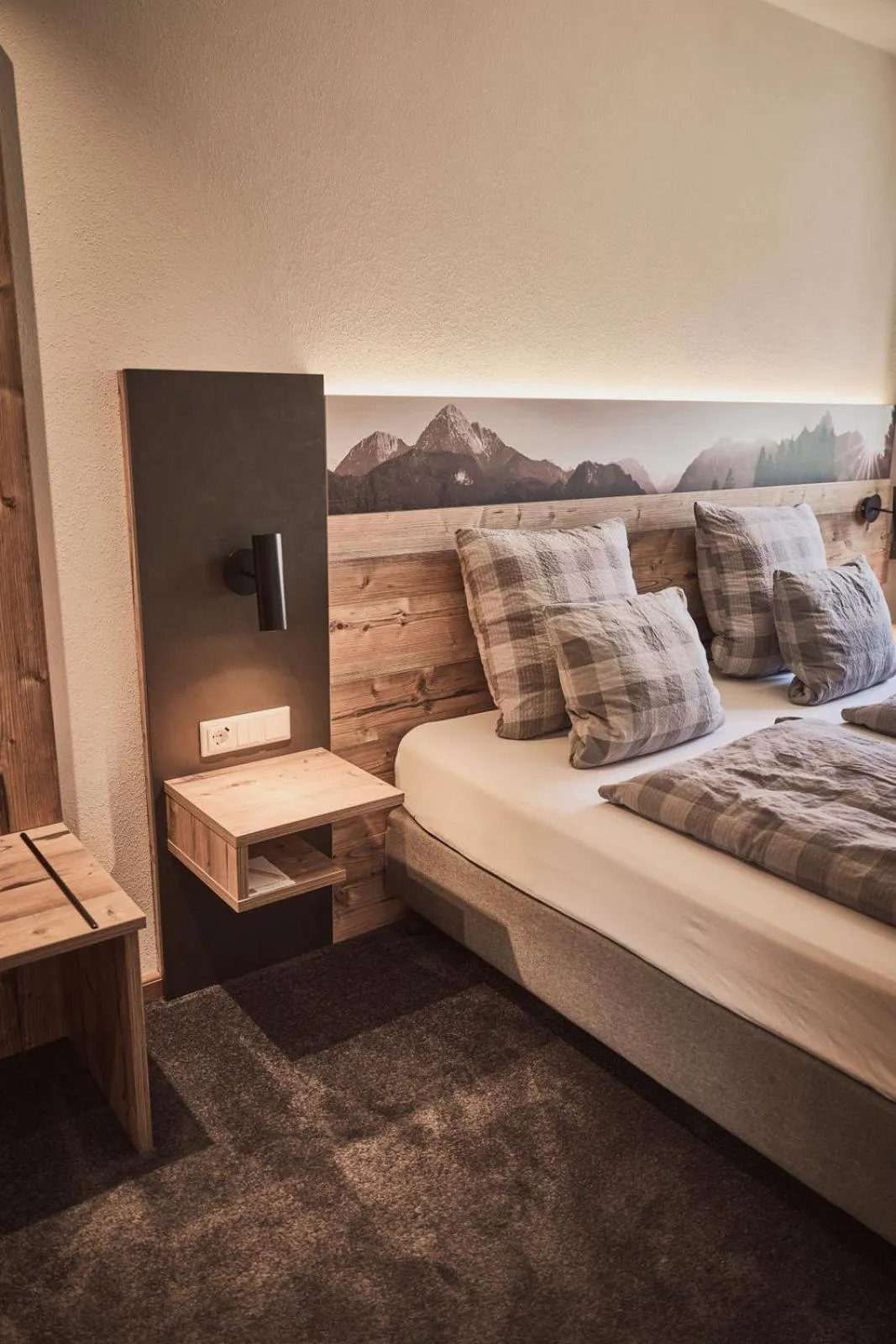 Photo of the whole room, Bed in Rait´ner Wirt