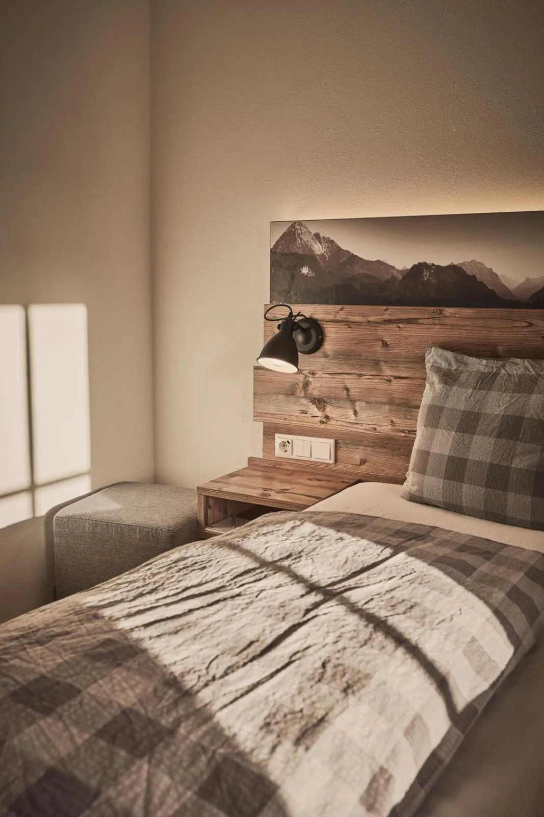 Photo of the whole room, Bed in Rait´ner Wirt