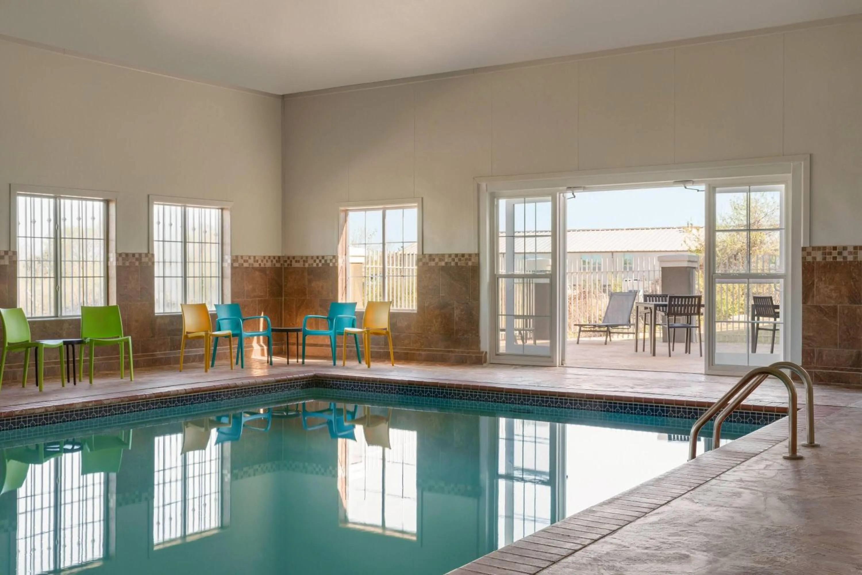 Swimming pool in La Quinta by Wyndham Shawnee