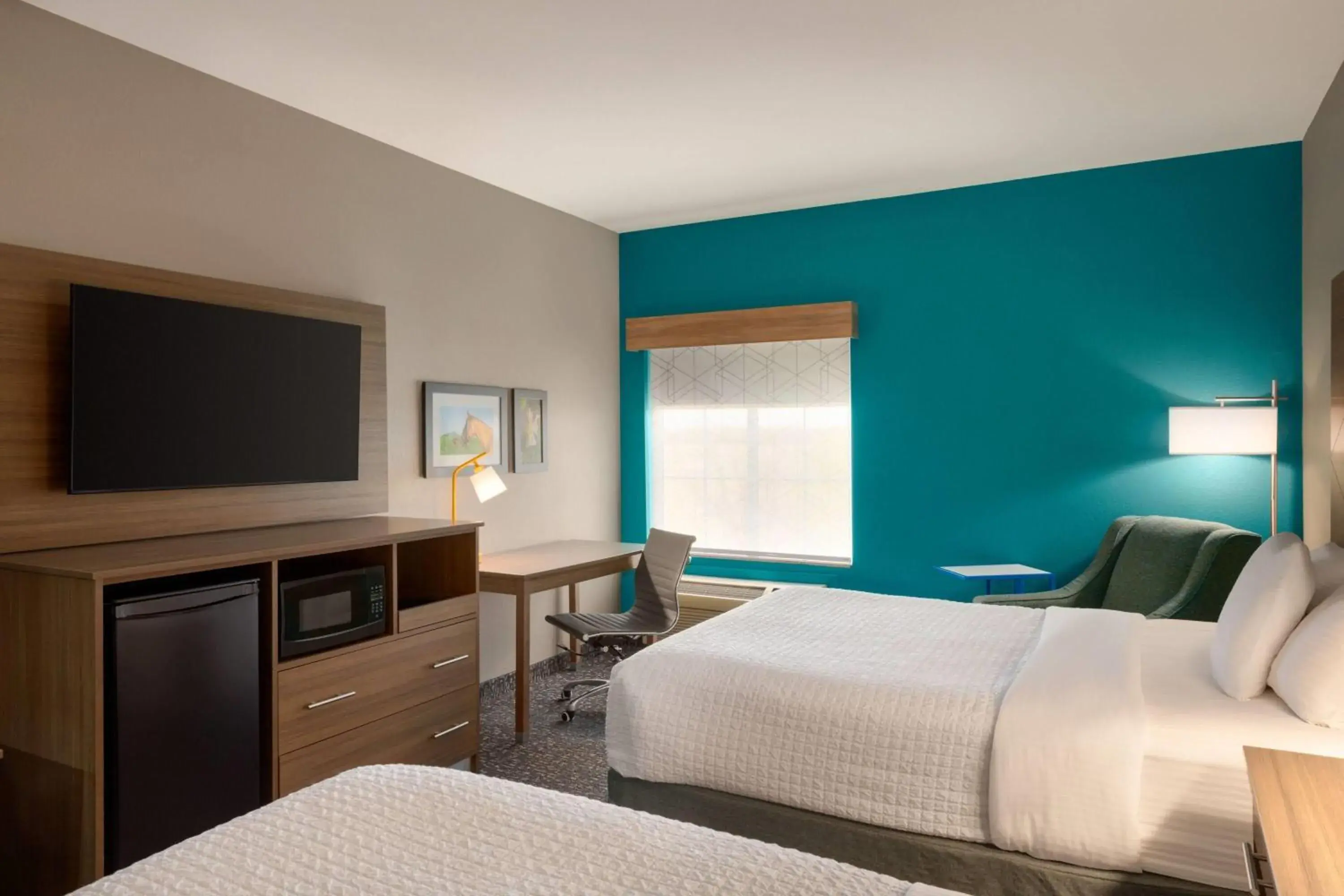 Photo of the whole room, Bed in La Quinta by Wyndham Shawnee Photo of the whole room, Bed in La Quinta by Wyndham Shawnee