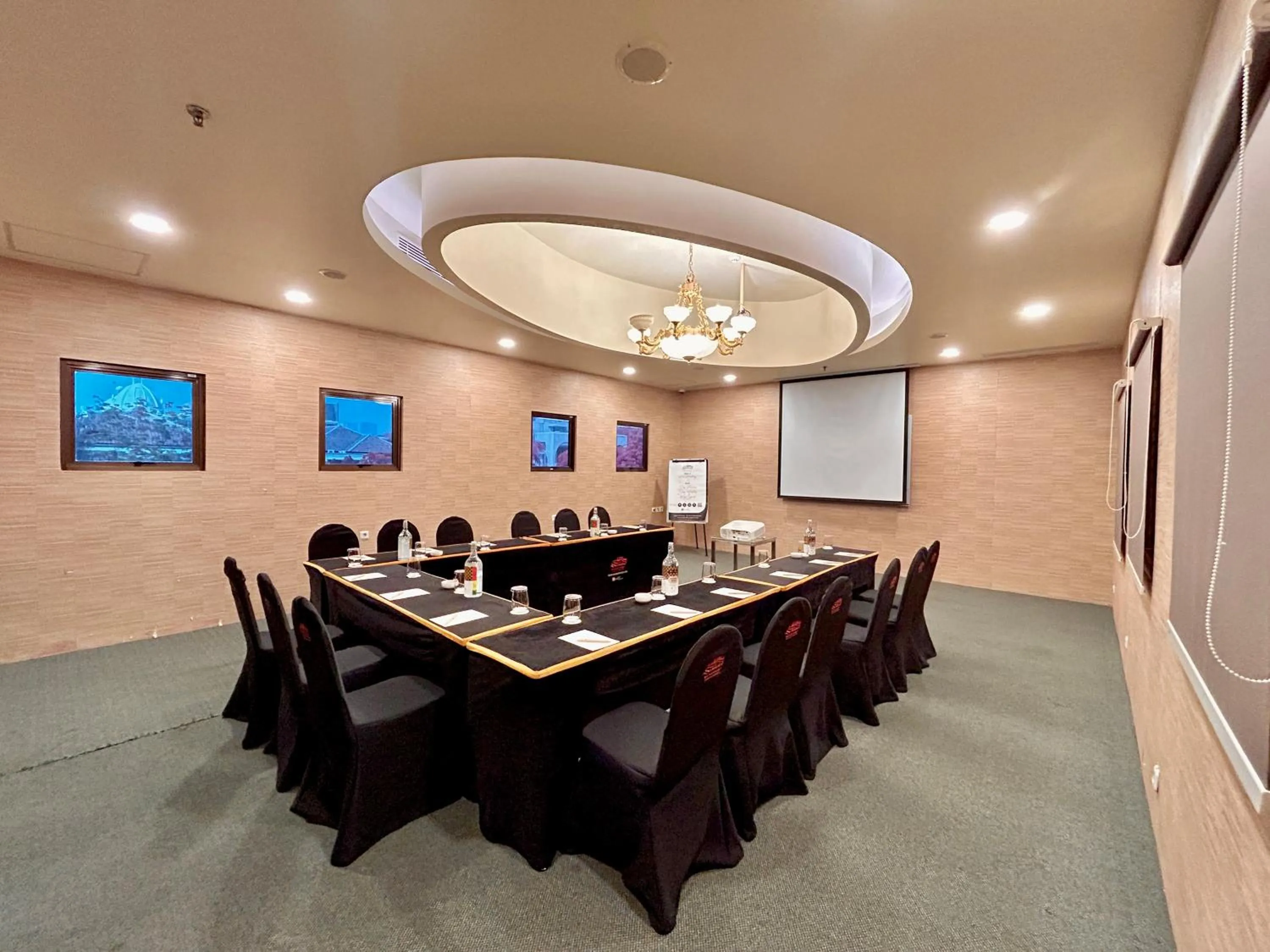 Meeting/conference room in Sunlake Waterfront Resort & Convention