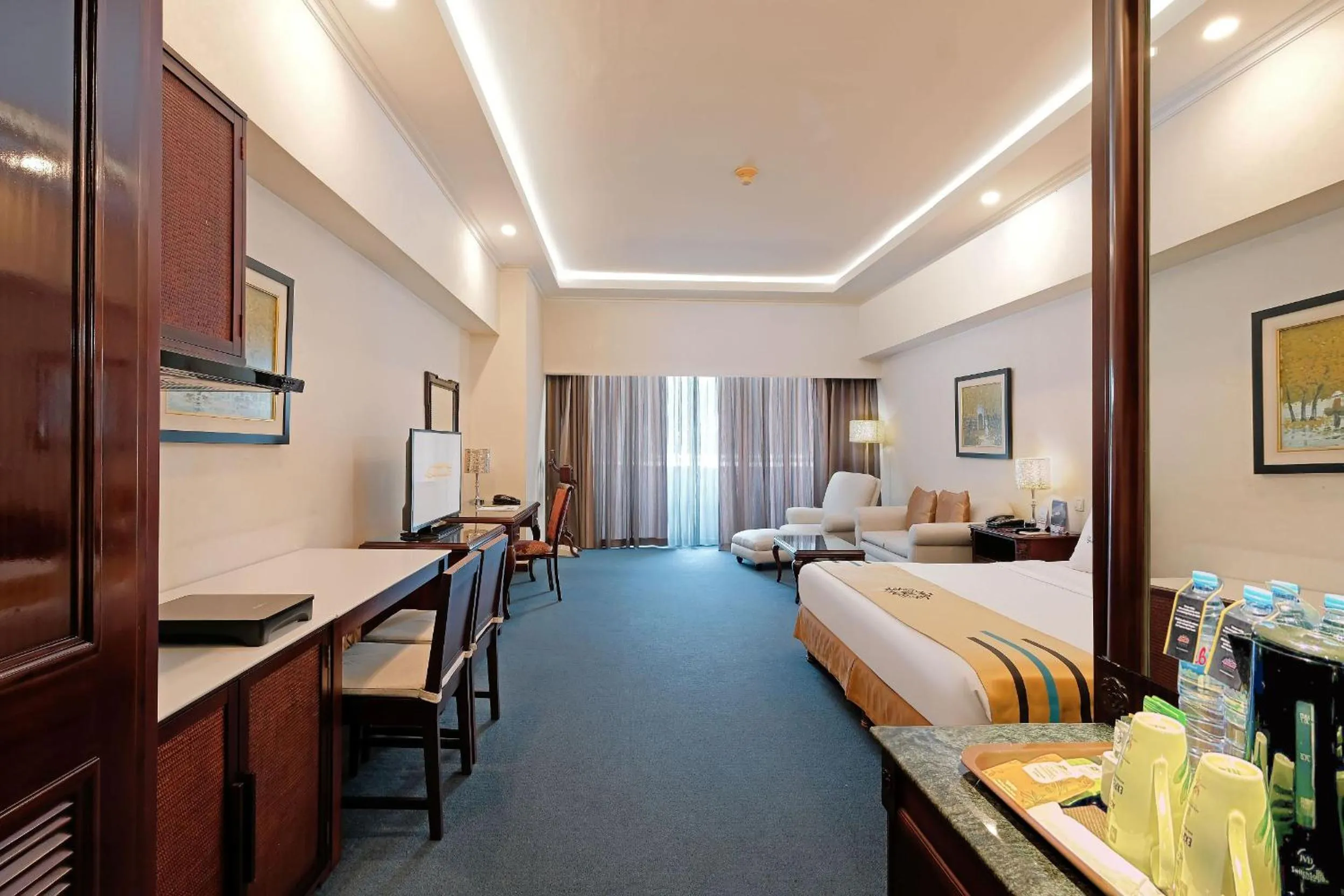 Bathroom, Bed in Sunlake Waterfront Resort & Convention