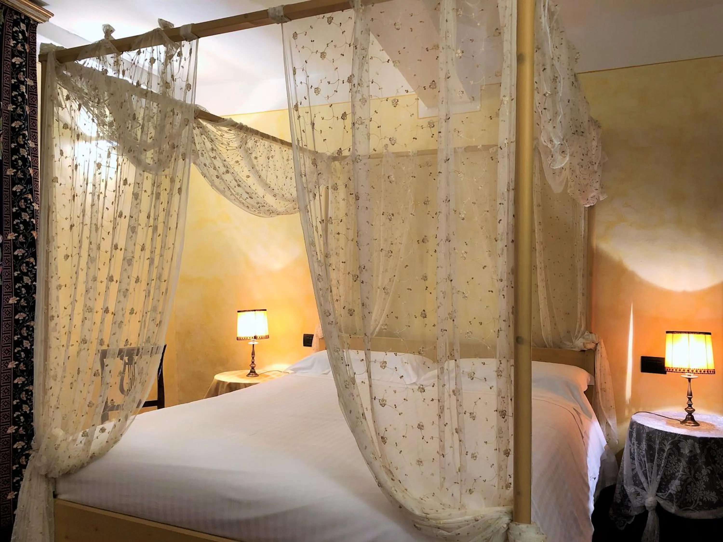 Bed in SIENA ROMANTIC EXPERIENCE