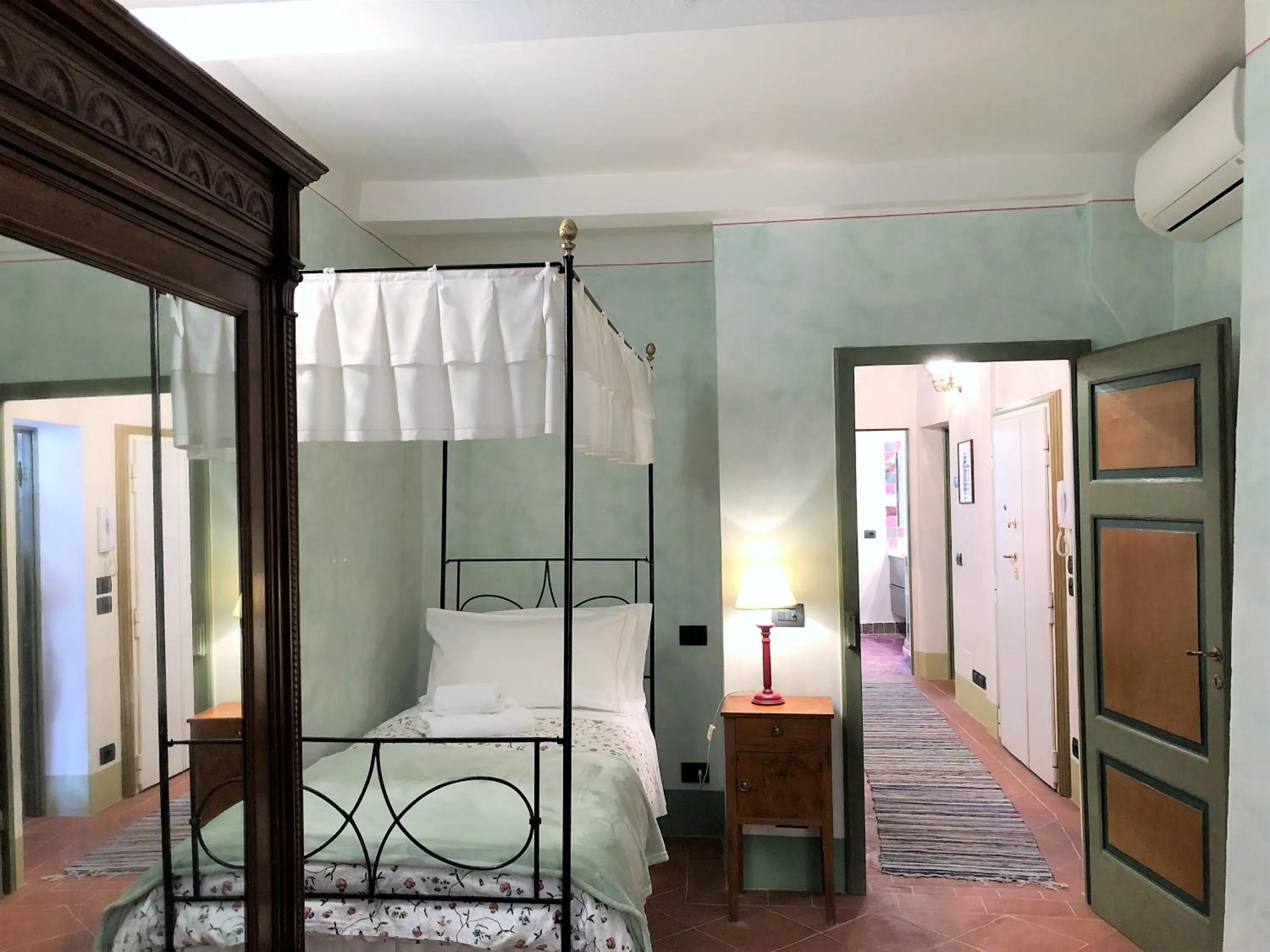 Bed in SIENA ROMANTIC EXPERIENCE