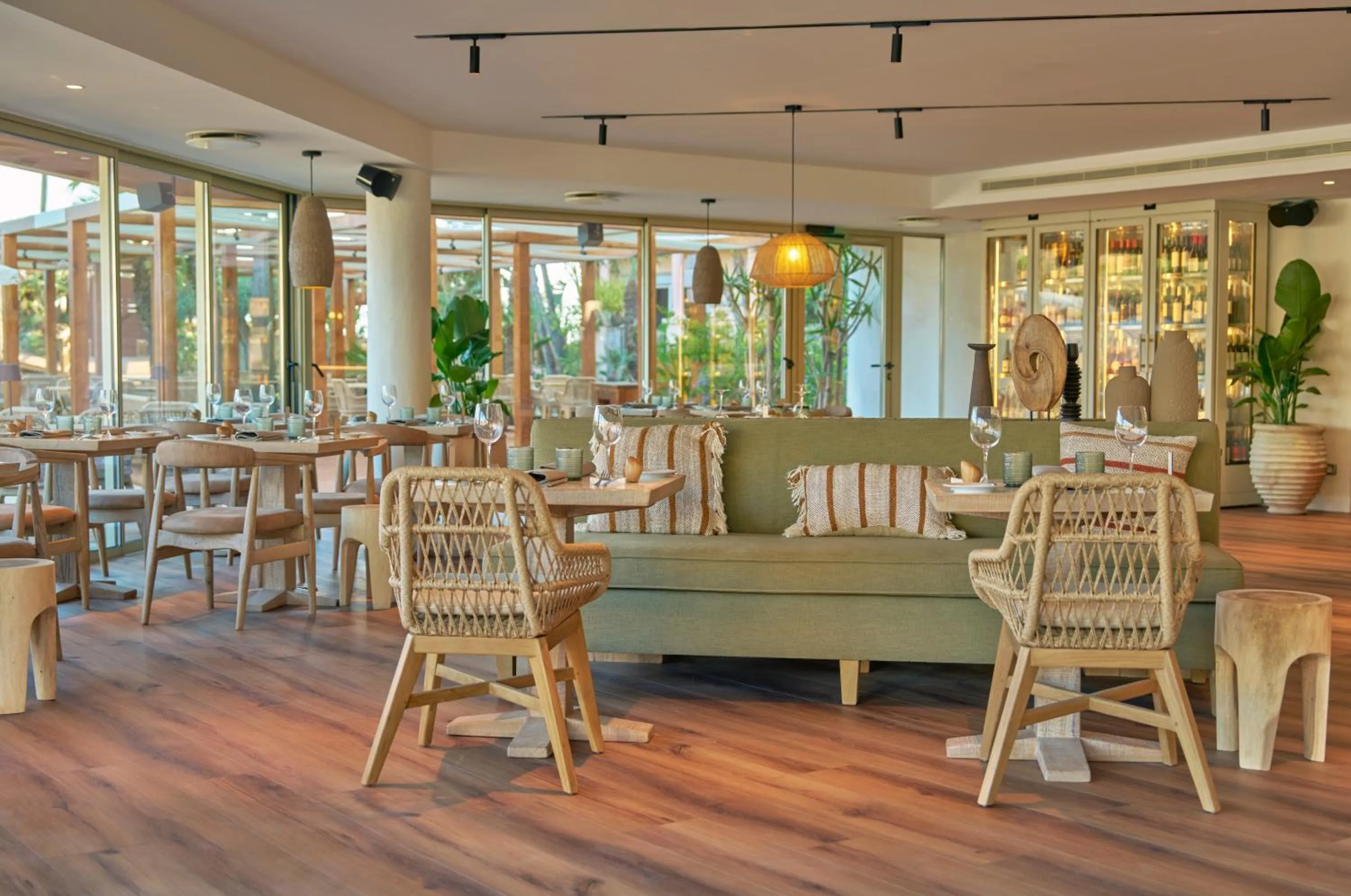 Restaurant/places to eat in PortoBay Blue Ocean