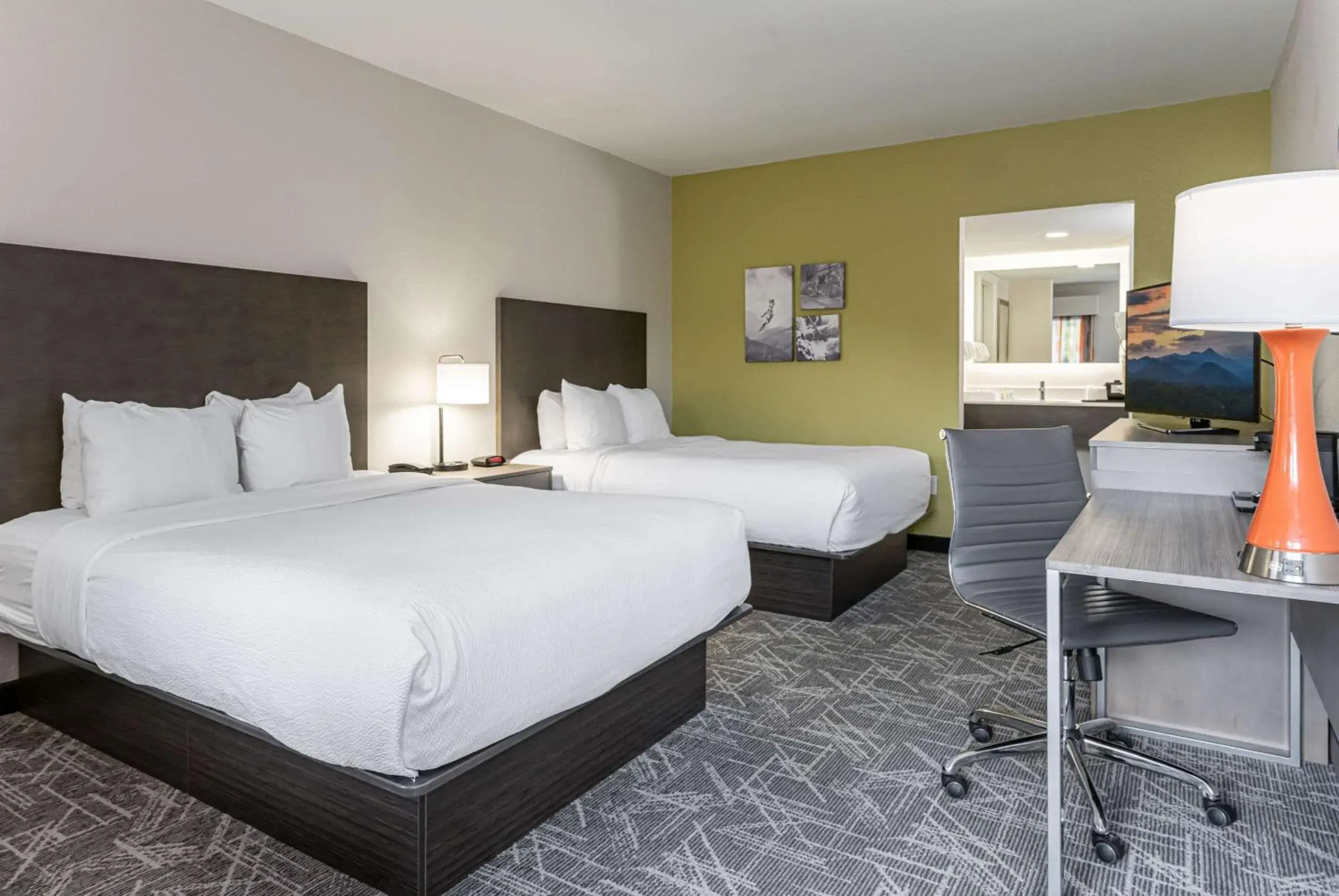 Bedroom, Bed in Quality Inn Asheville Downtown Tunnel Rd Bedroom, Bed in Quality Inn Asheville Downtown Tunnel Rd