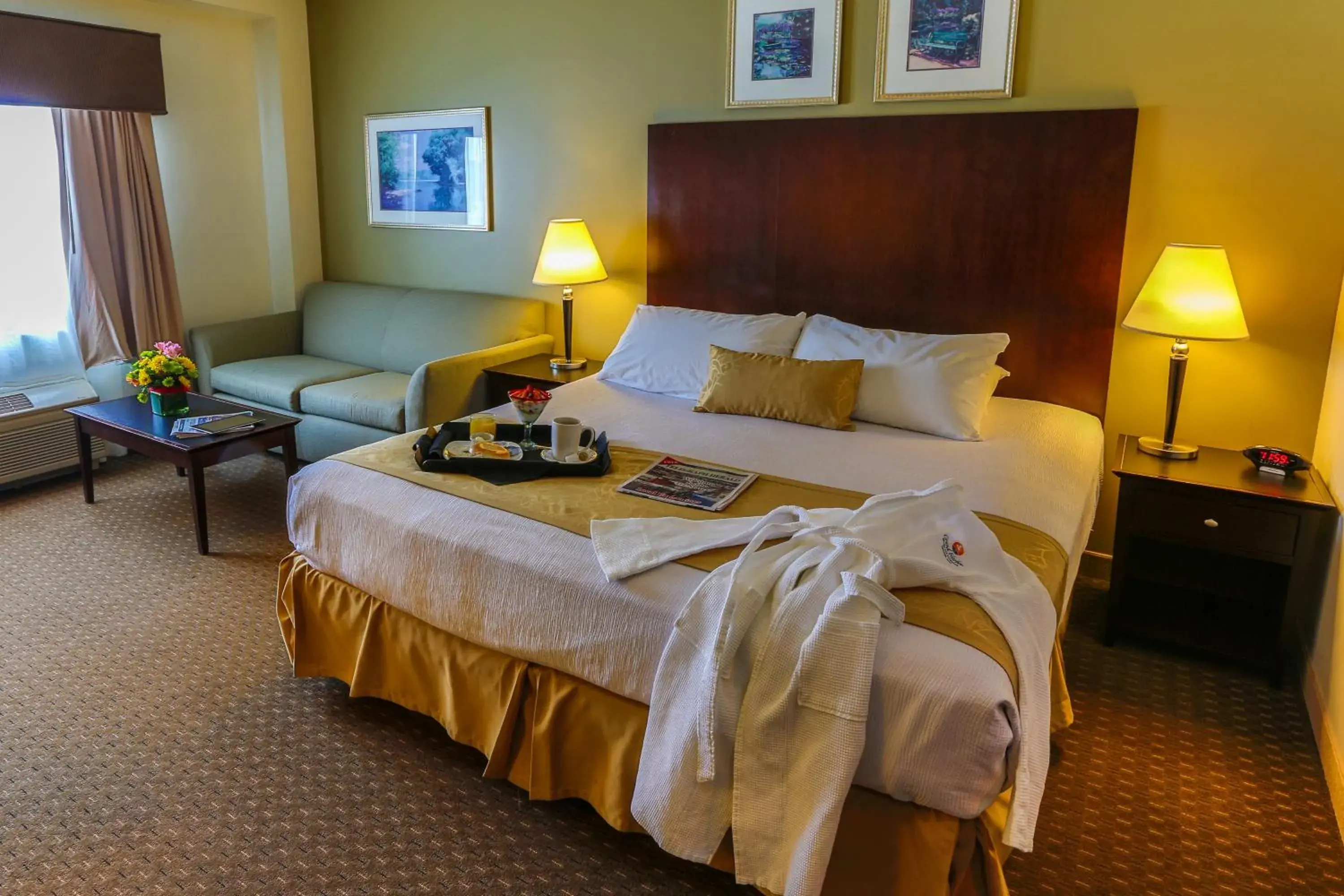 King Room with Sofa Bed in Grand Harbor Resort and Waterpark King Room with Sofa Bed in Grand Harbor Resort and Waterpark
