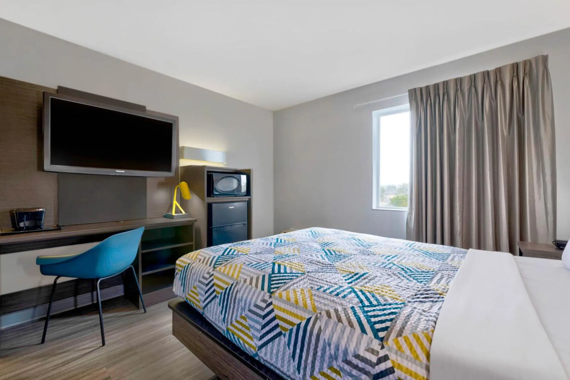 Bed in Motel 6-Marble Falls, TX