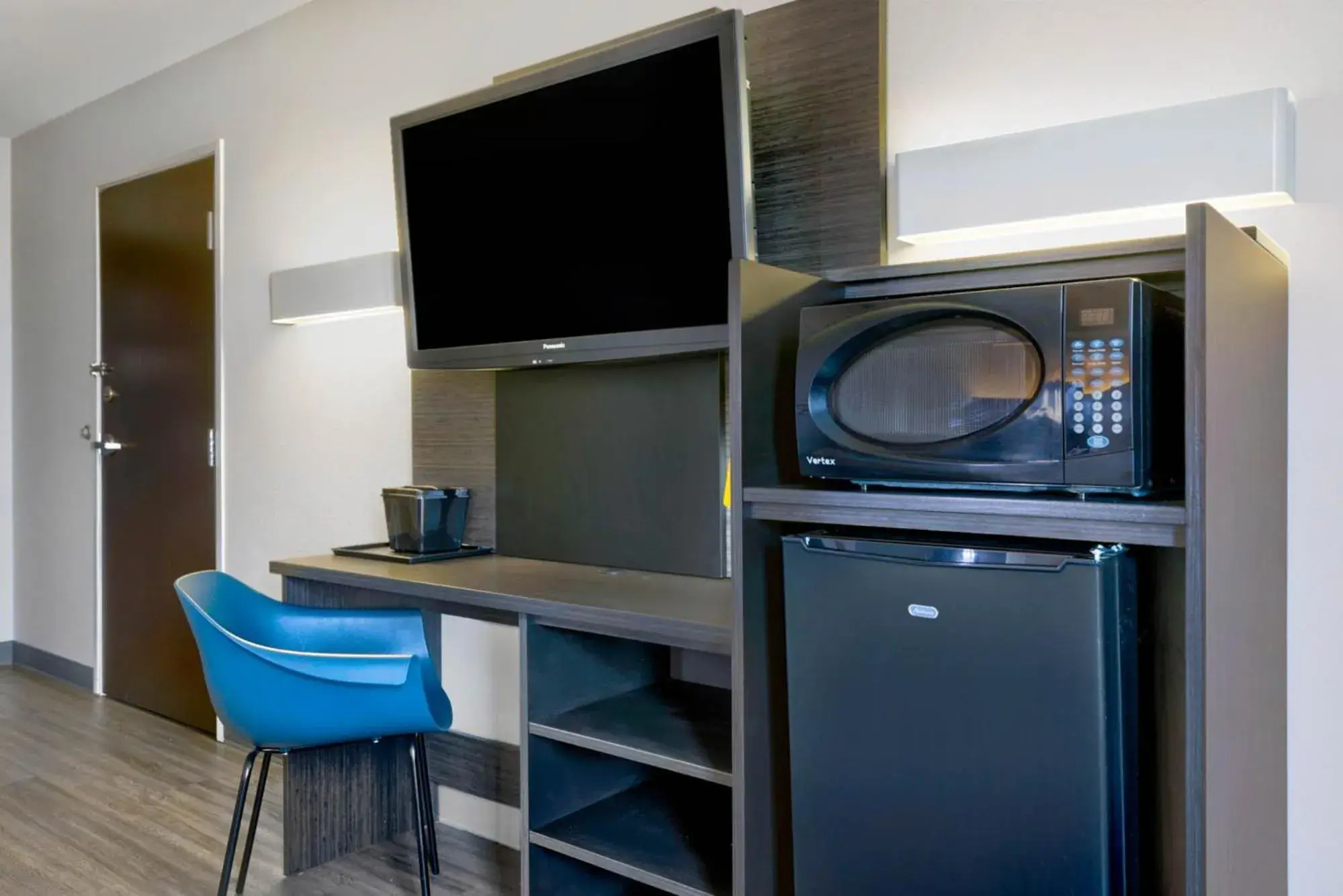 Deluxe Quadruple Room - Non-Smoking in Motel 6-Marble Falls, TX Deluxe Quadruple Room - Non-Smoking in Motel 6-Marble Falls, TX