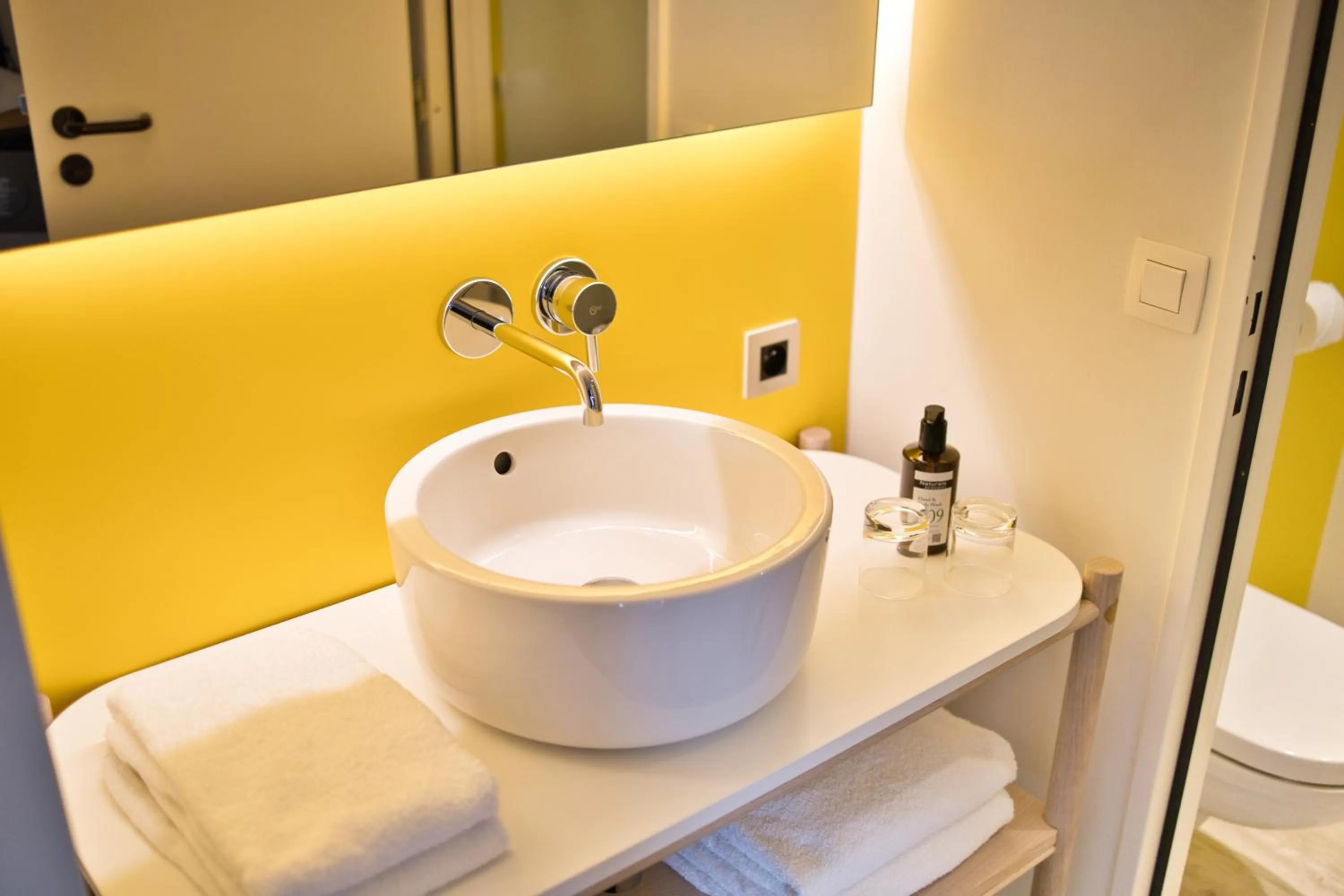 Bathroom in B&B HOTEL Brussels Centre Louise