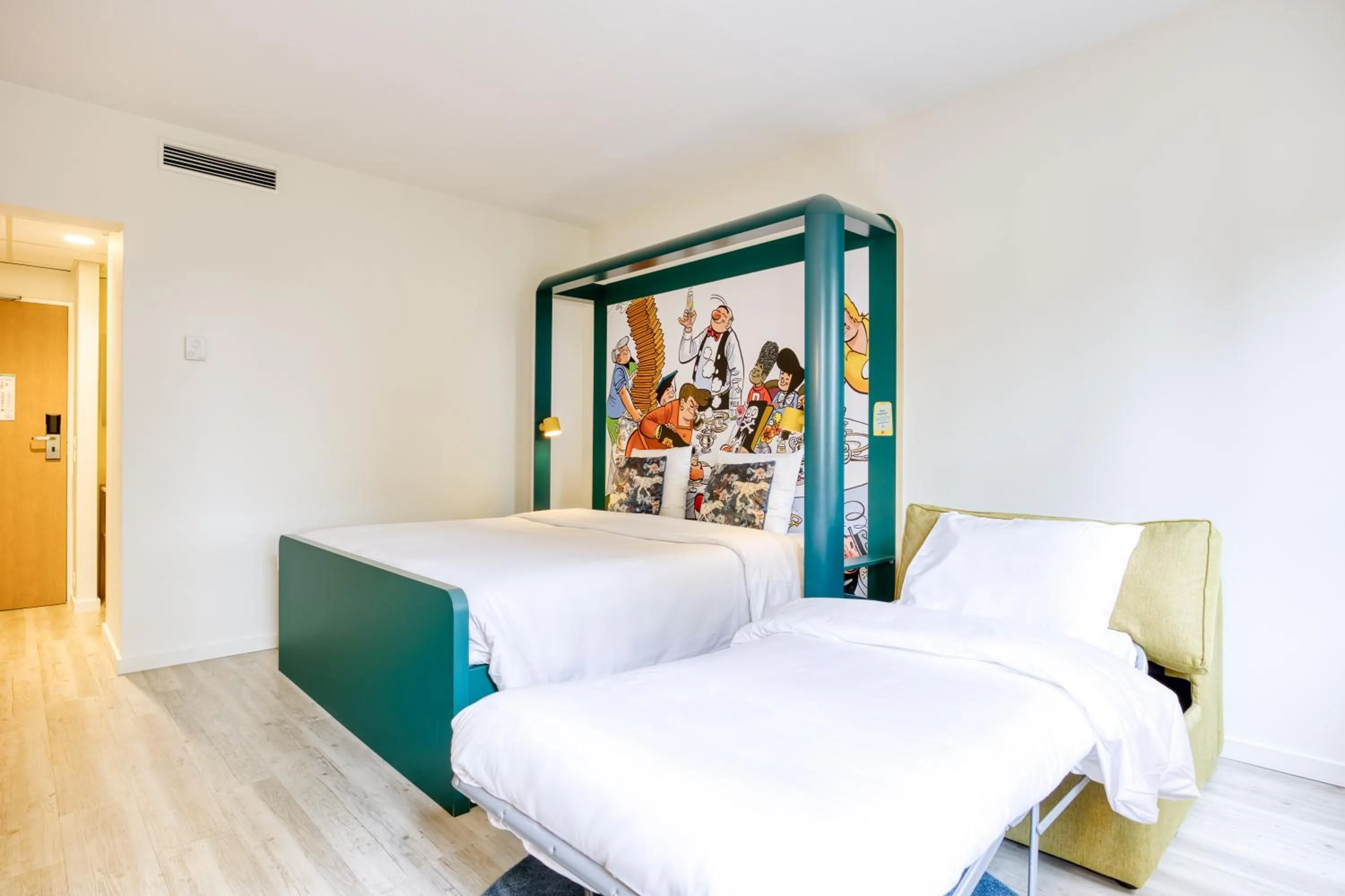 Bedroom, Bed in B&B HOTEL Brussels Centre Louise