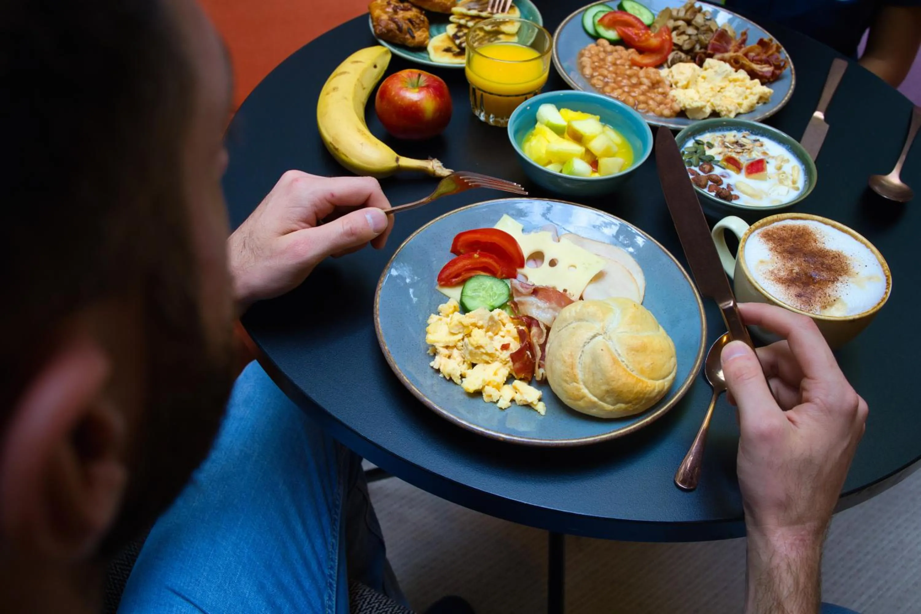 Food and drinks in B&B HOTEL Brussels Centre Louise