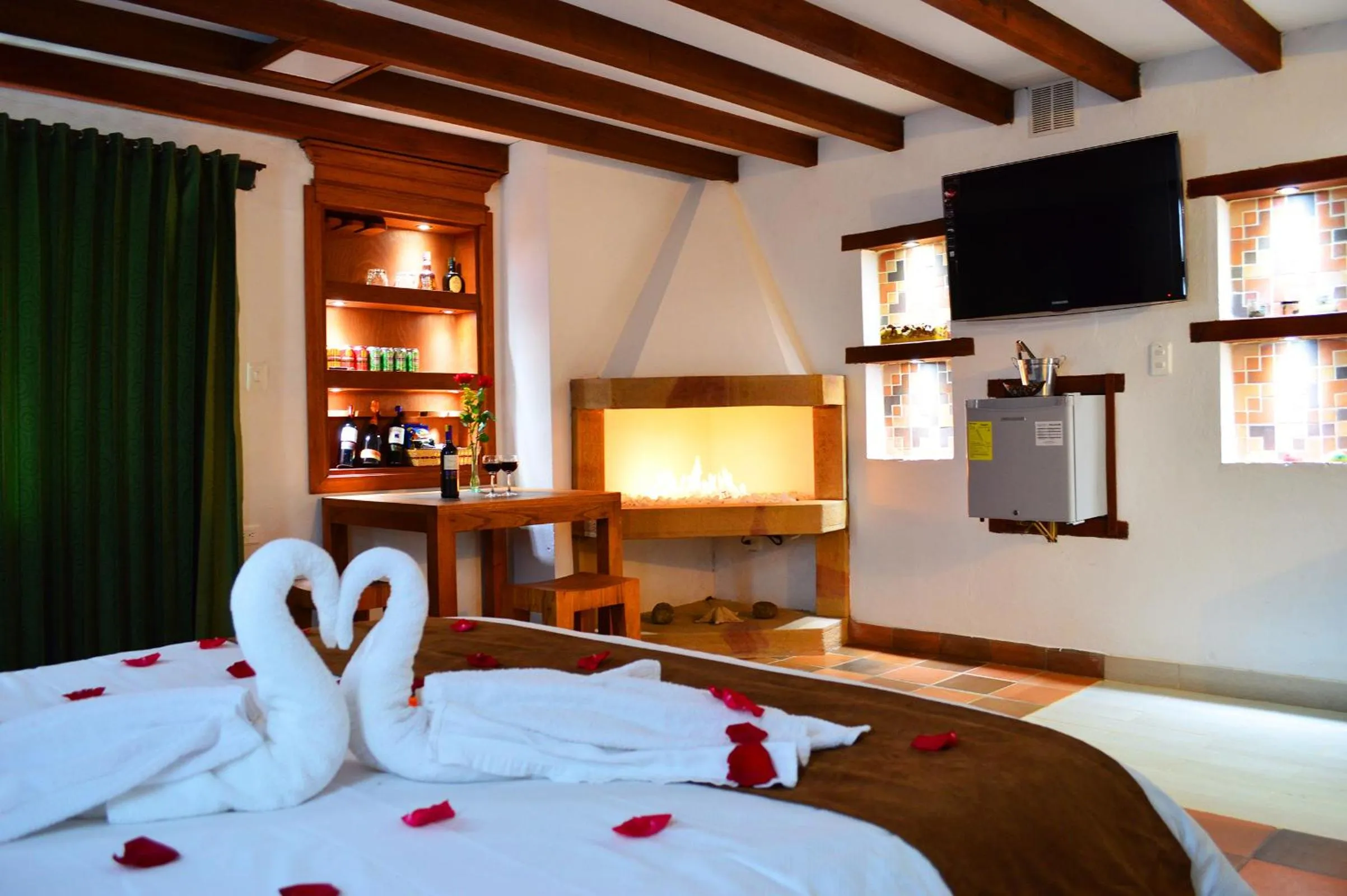 Shower, Bed in Hotel Antonio Nariño