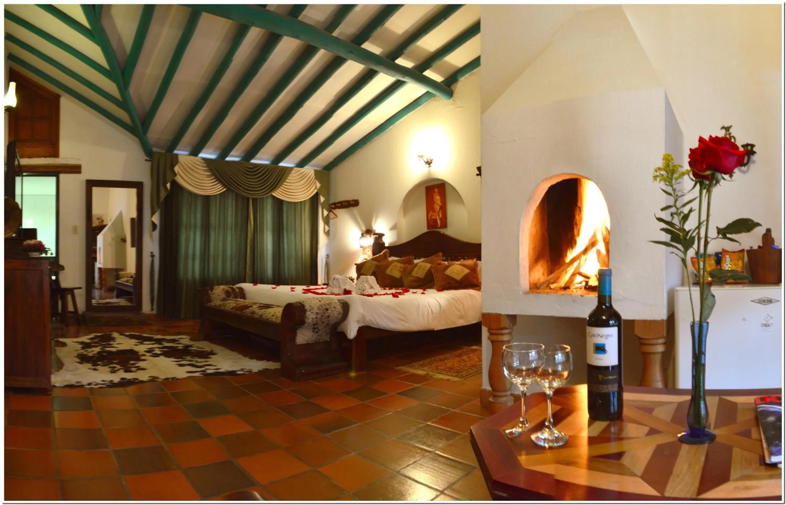 Shower, Bed in Hotel Antonio Nariño