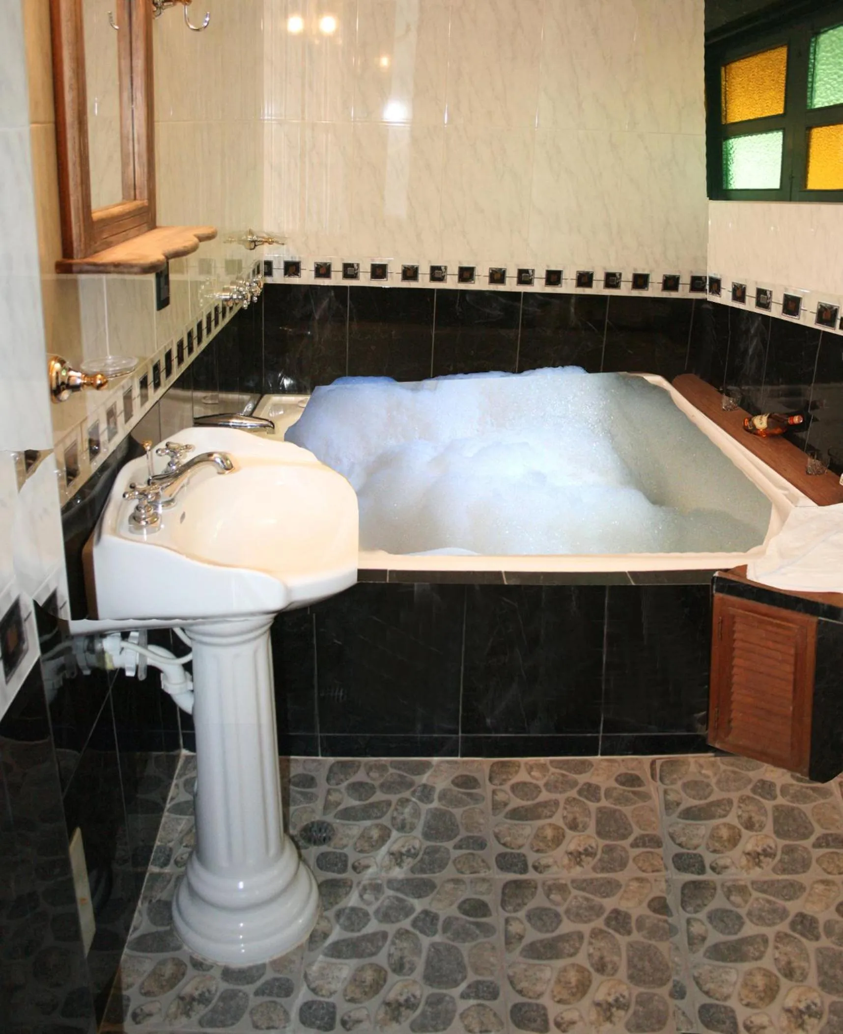 Shower in Hotel Antonio Nariño