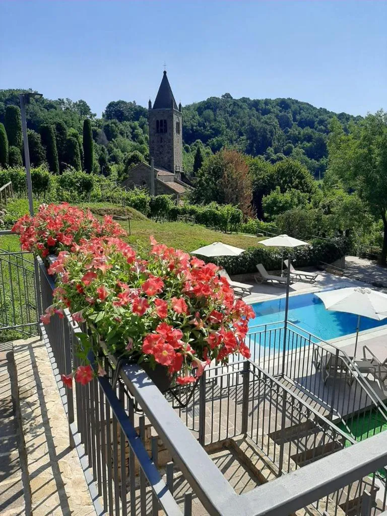 Swimming pool in Al-Colle