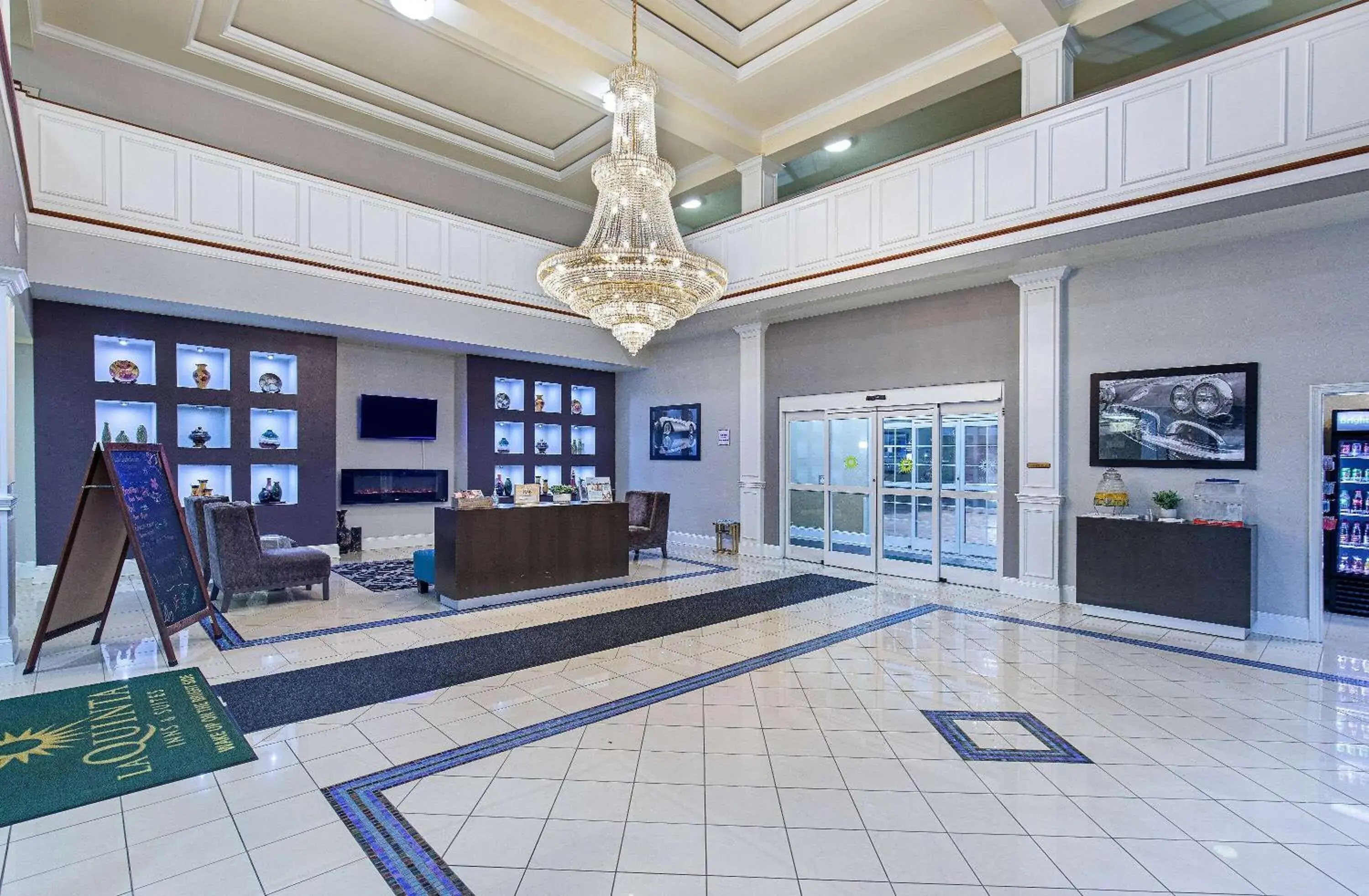 Lobby or reception in La Quinta by Wyndham Bowling Green Lobby or reception in La Quinta by Wyndham Bowling Green