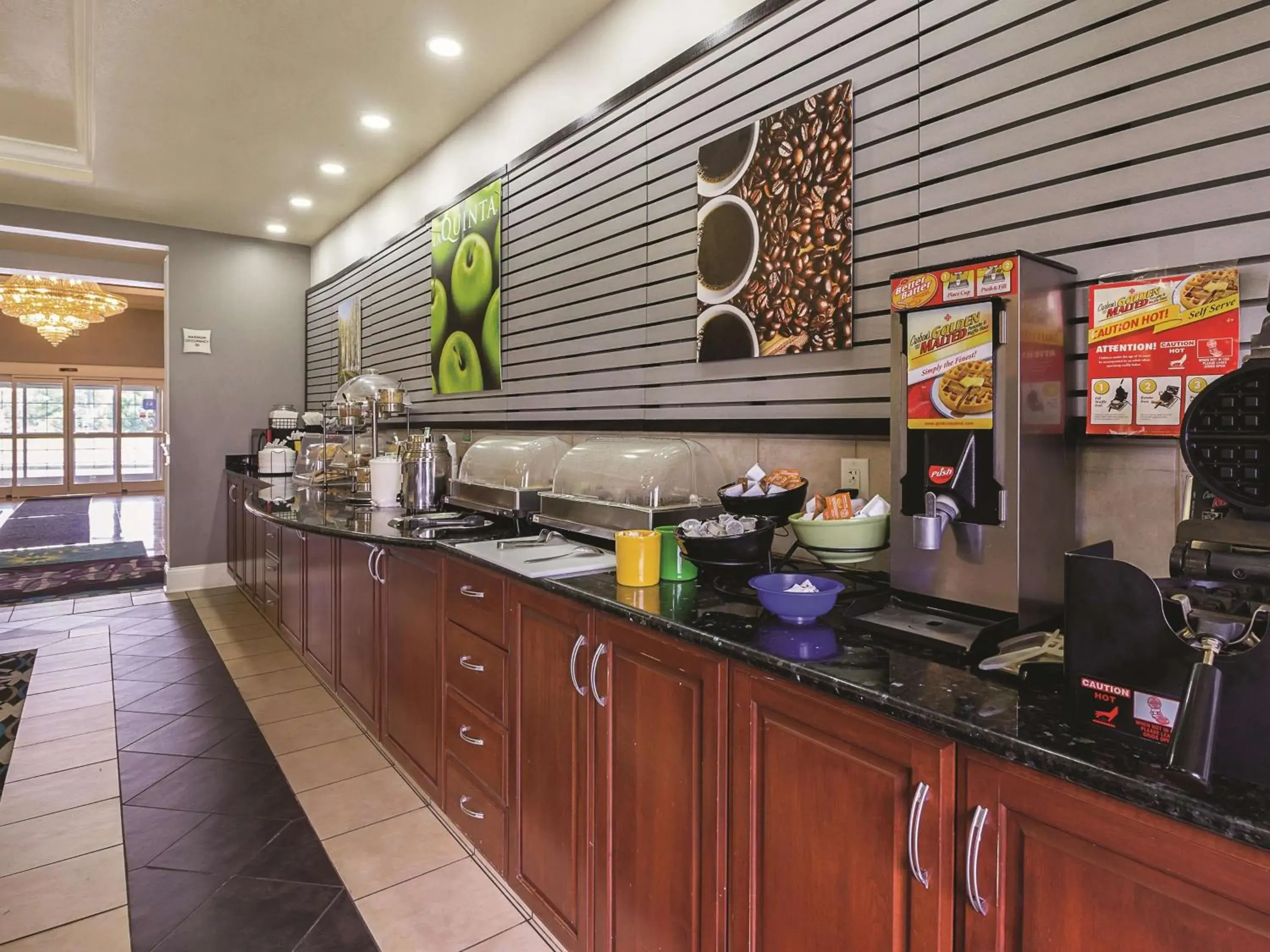 Restaurant/places to eat in La Quinta by Wyndham Bowling Green Restaurant/places to eat in La Quinta by Wyndham Bowling Green