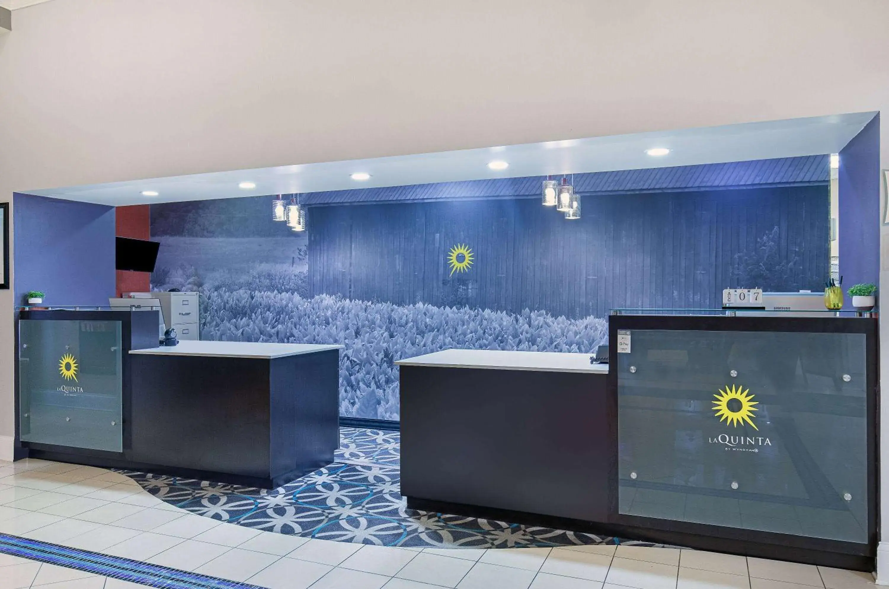 Lobby or reception in La Quinta by Wyndham Bowling Green Lobby or reception in La Quinta by Wyndham Bowling Green