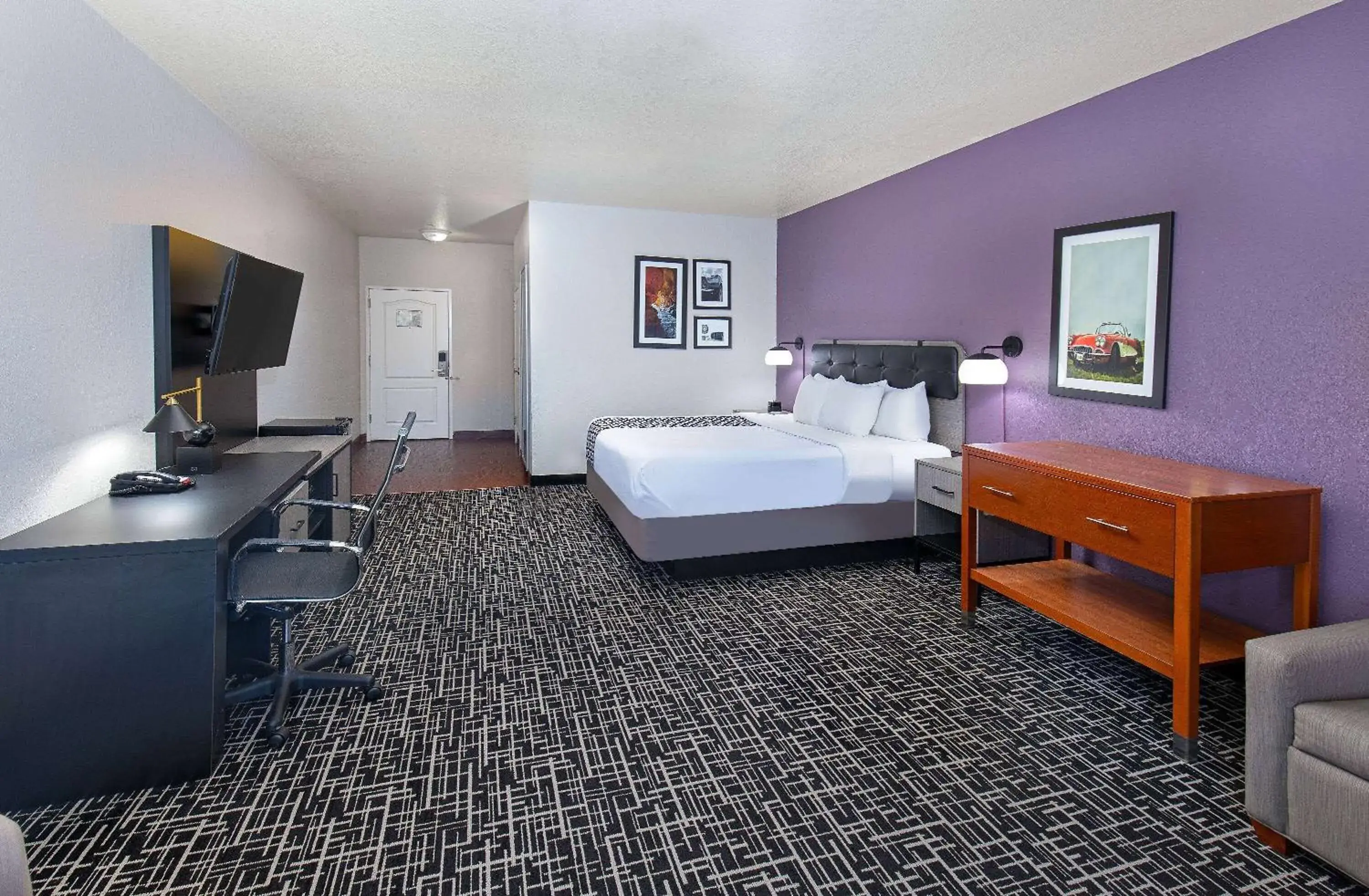Deluxe King Room with Mobility/Hearing Impaired Access - Non-Smoking in La Quinta by Wyndham Bowling Green Deluxe King Room with Mobility/Hearing Impaired Access - Non-Smoking in La Quinta by Wyndham Bowling Green