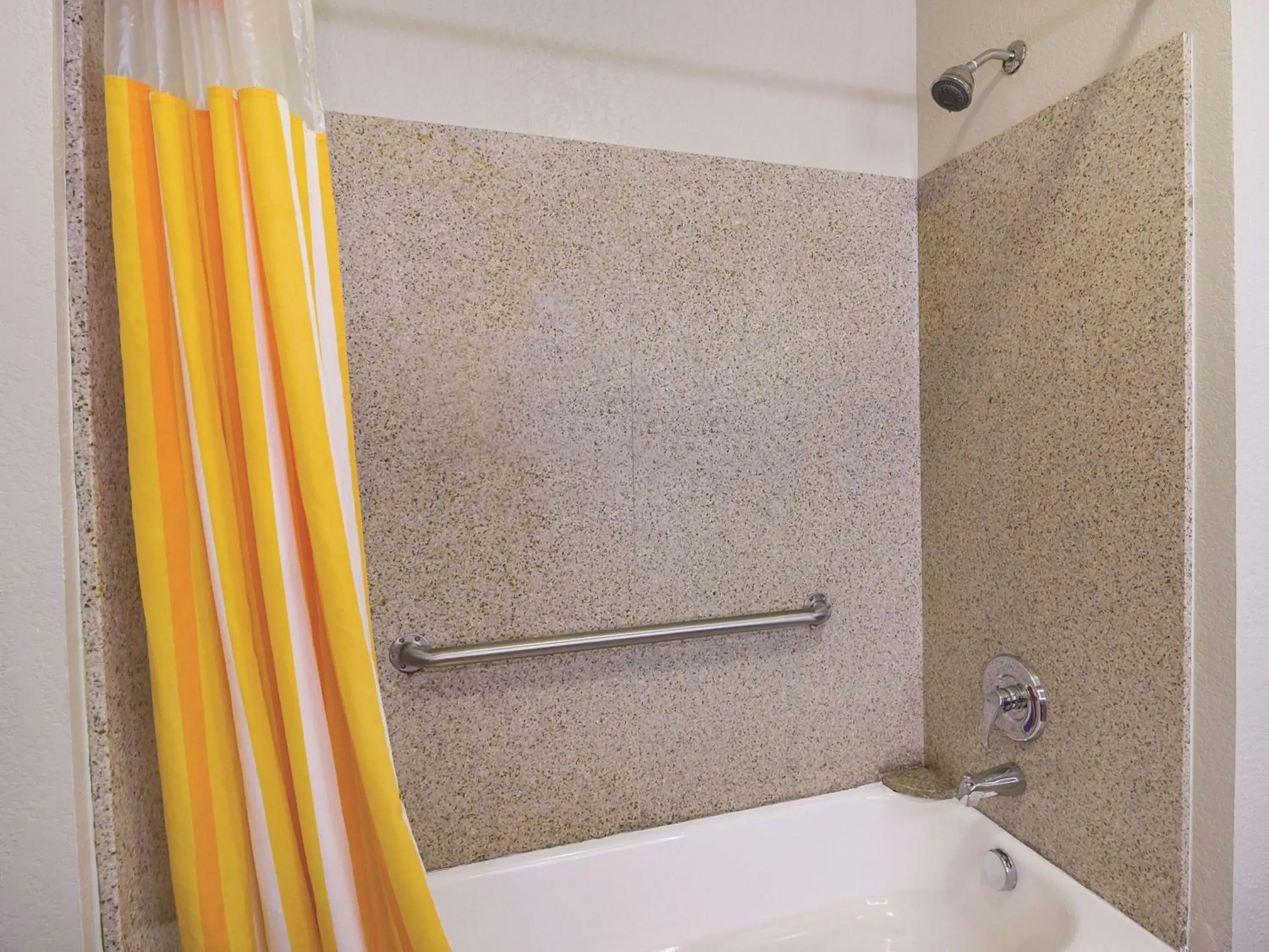 Photo of the whole room in La Quinta by Wyndham Bowling Green Photo of the whole room in La Quinta by Wyndham Bowling Green