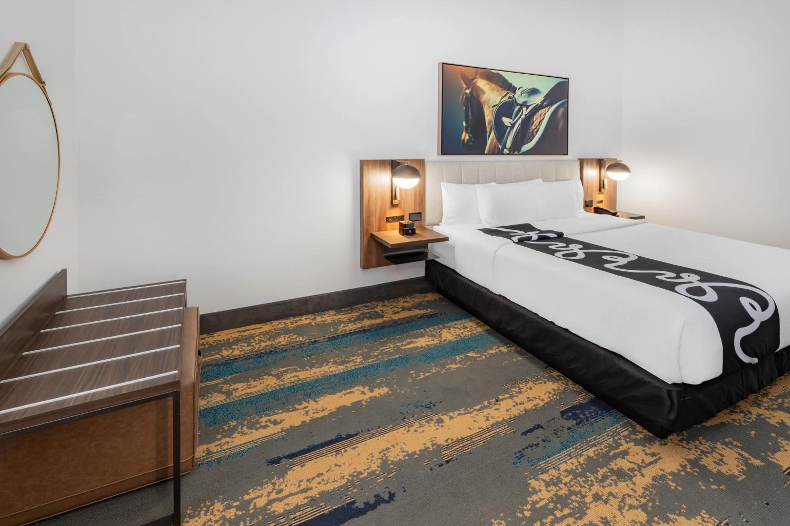 Bed in La Quinta Inn & Suites by Wyndham Pharr RGV Medical Center