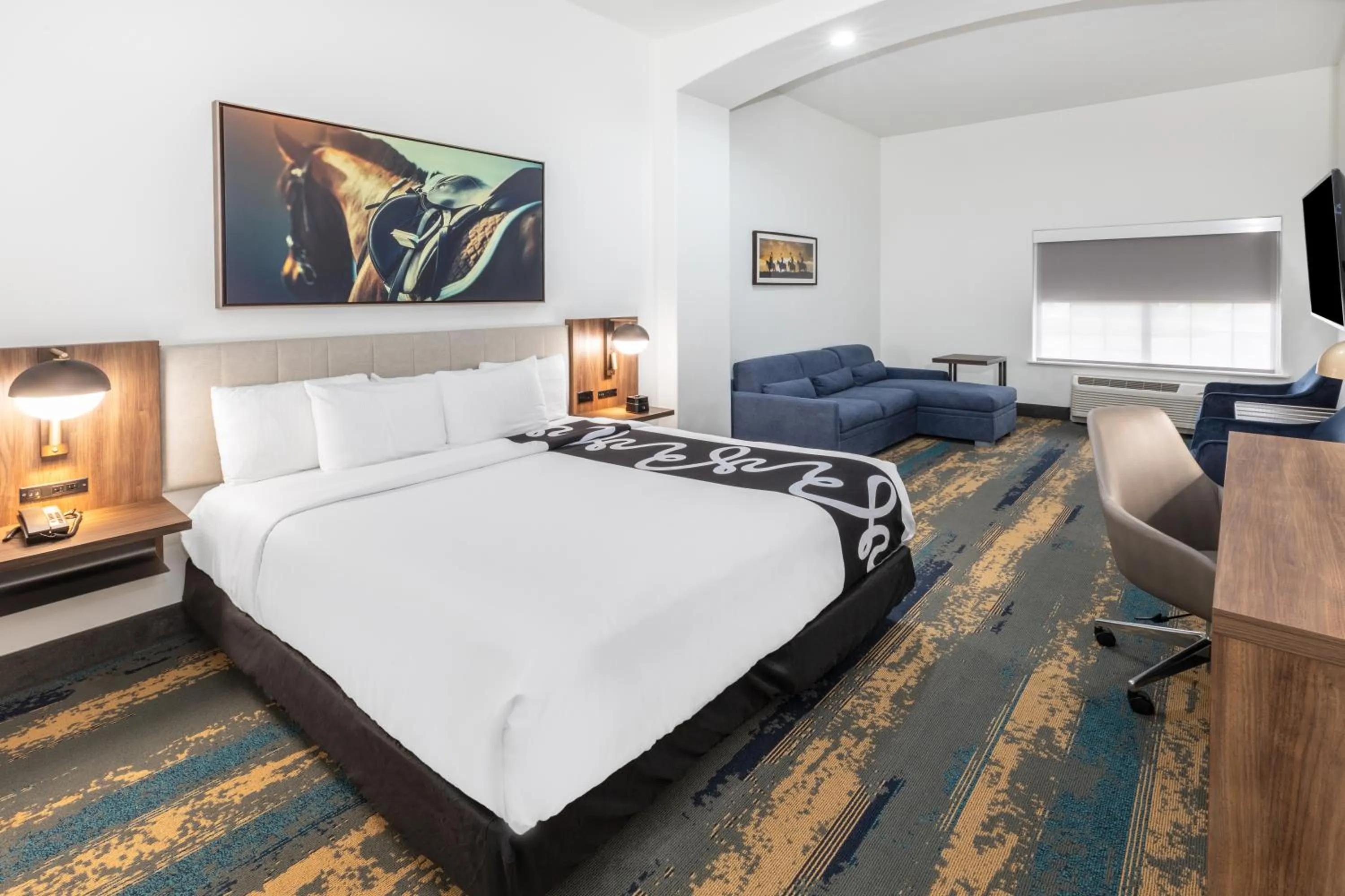 Bed in La Quinta Inn & Suites by Wyndham Pharr RGV Medical Center