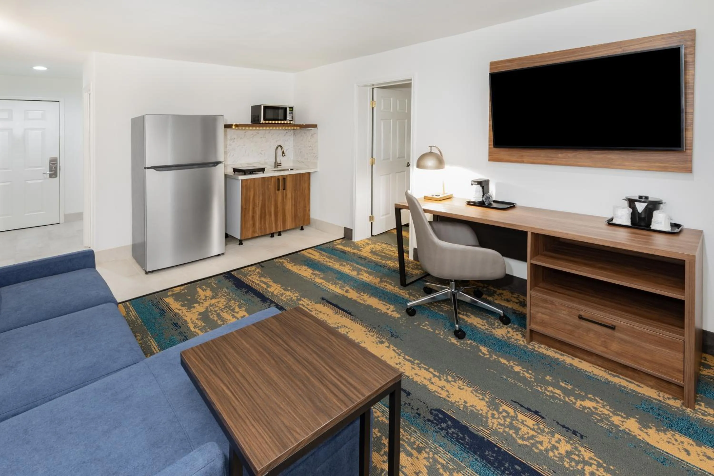 TV and multimedia in La Quinta Inn & Suites by Wyndham Pharr RGV Medical Center