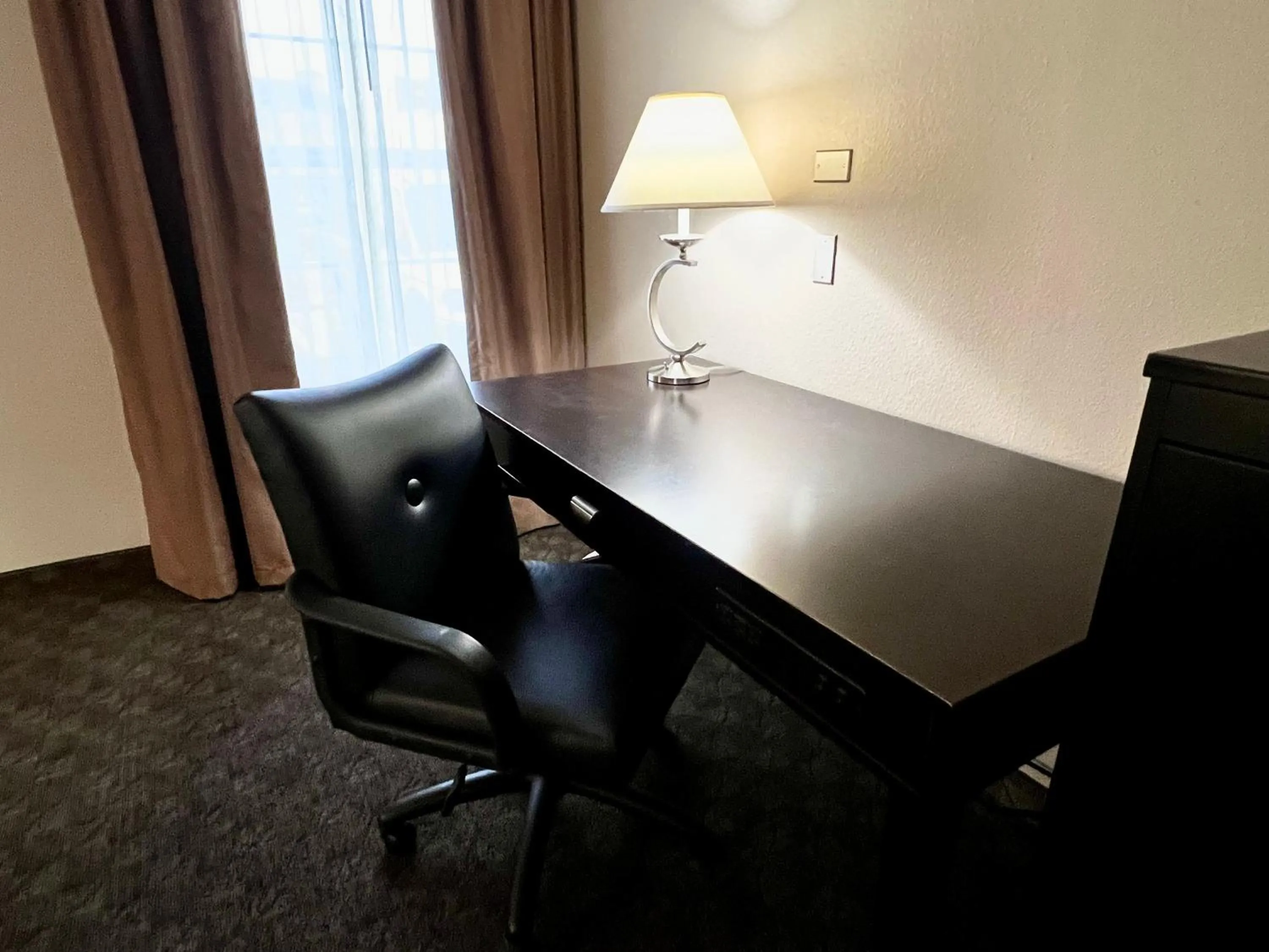 hair dresser in La Quinta Inn & Suites by Wyndham Pharr RGV Medical Center