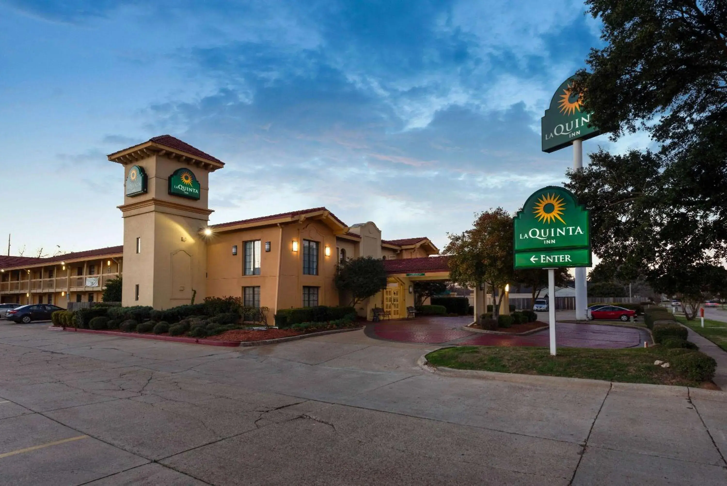 Property Building in La Quinta Inn by Wyndham Bossier City