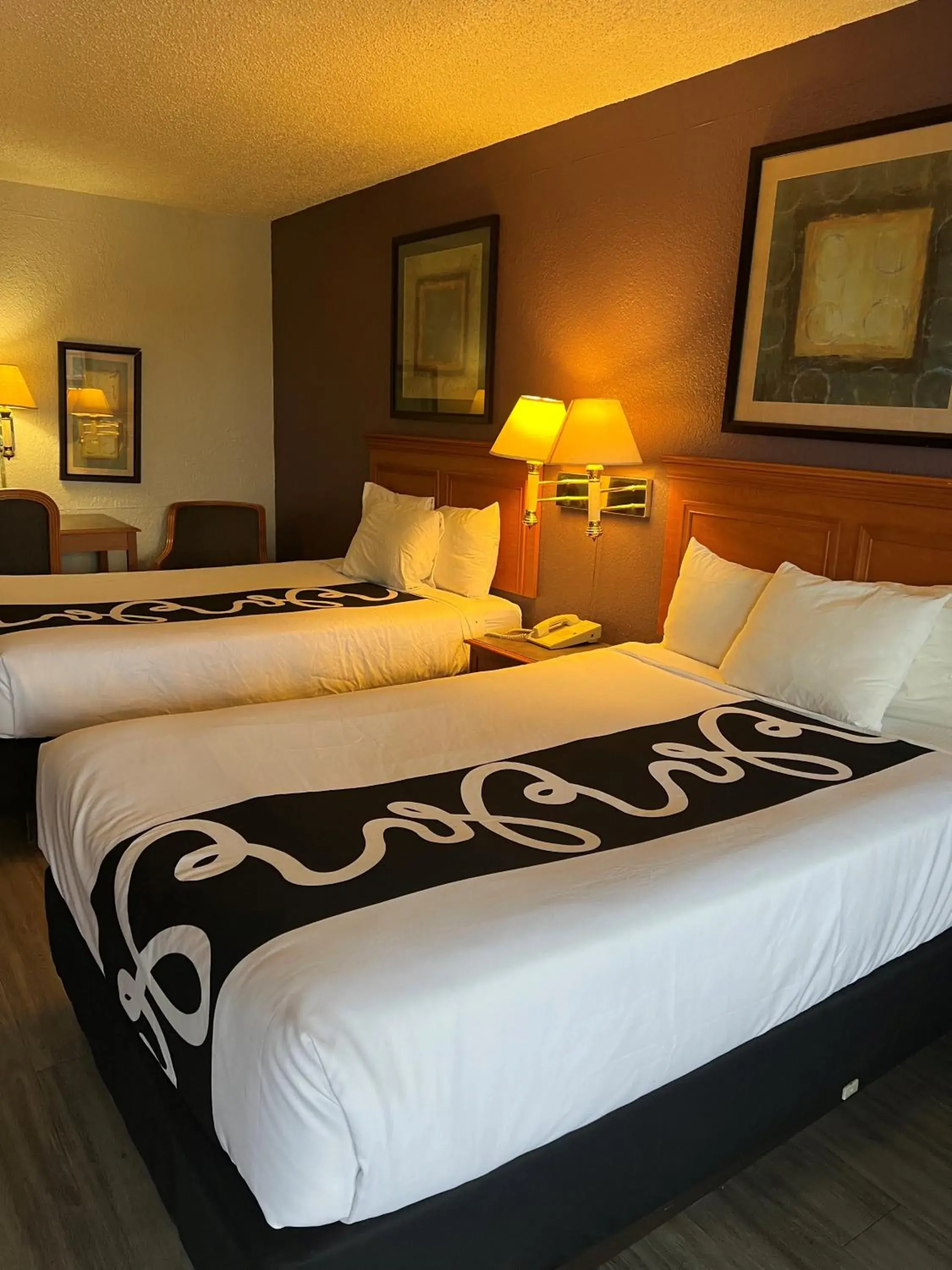 Bed in La Quinta Inn by Wyndham Bossier City Bed in La Quinta Inn by Wyndham Bossier City