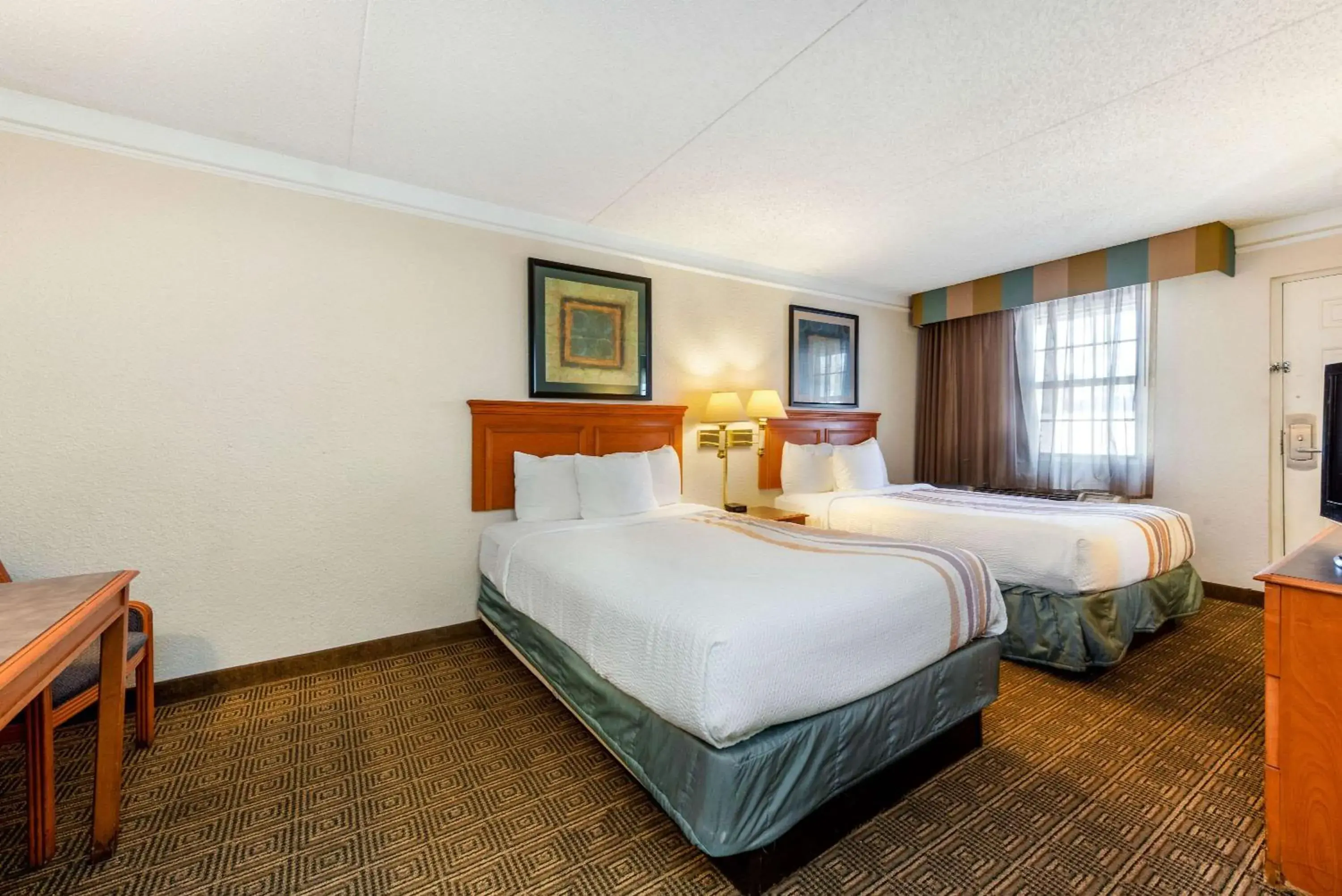 Photo of the whole room, Bed in La Quinta Inn by Wyndham Bossier City