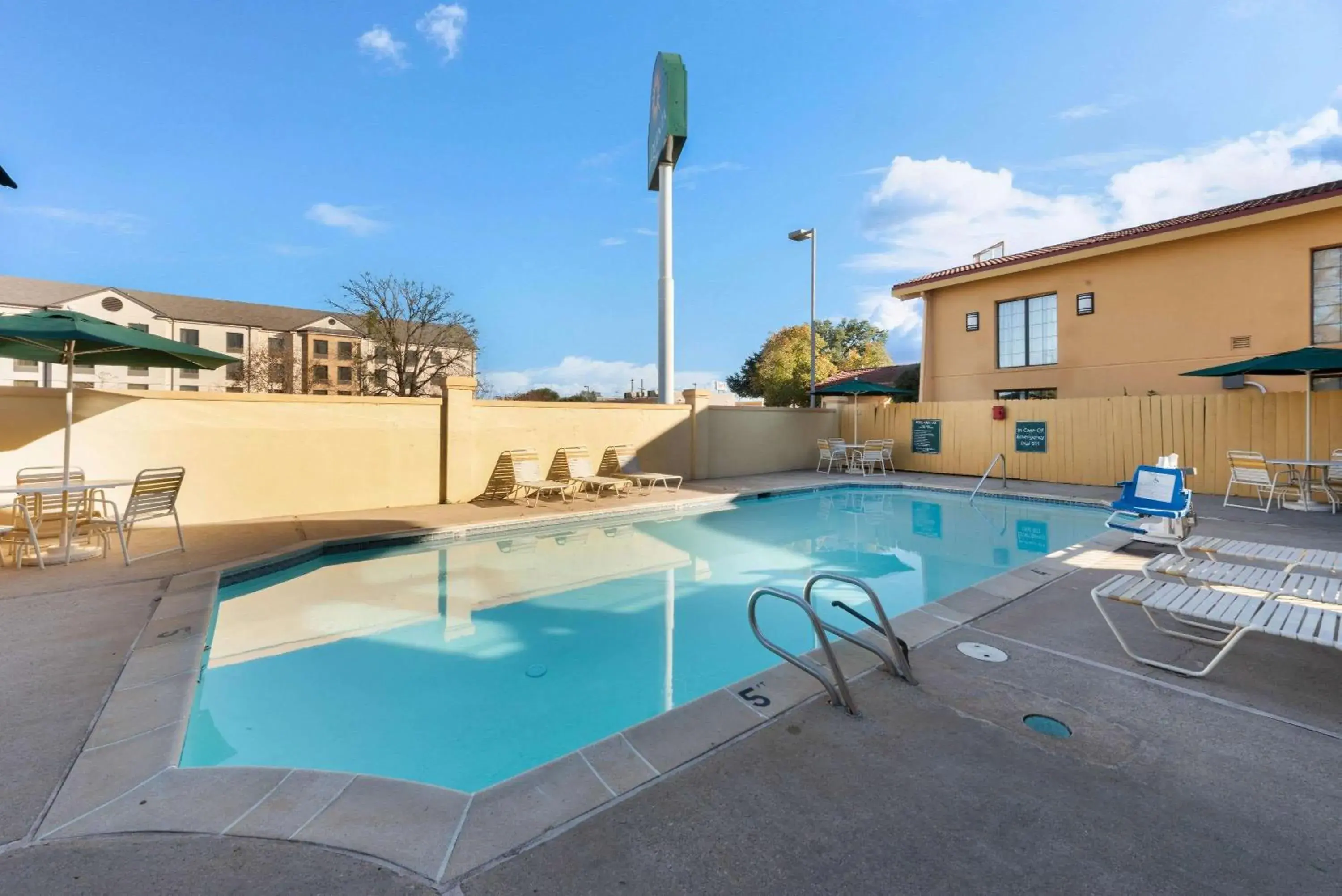 On site, Swimming Pool in La Quinta Inn by Wyndham Bossier City