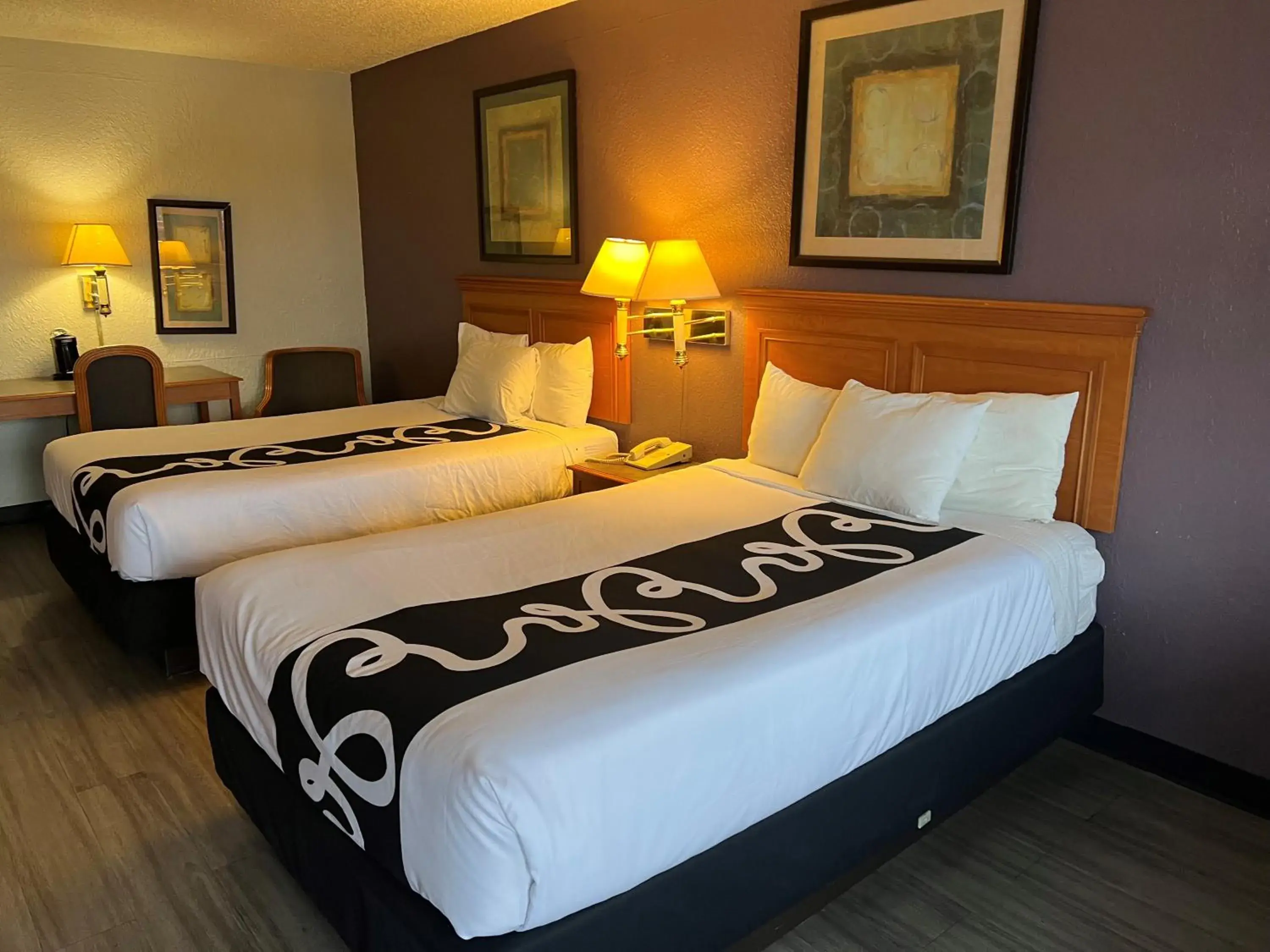 Bed in La Quinta Inn by Wyndham Bossier City Bed in La Quinta Inn by Wyndham Bossier City