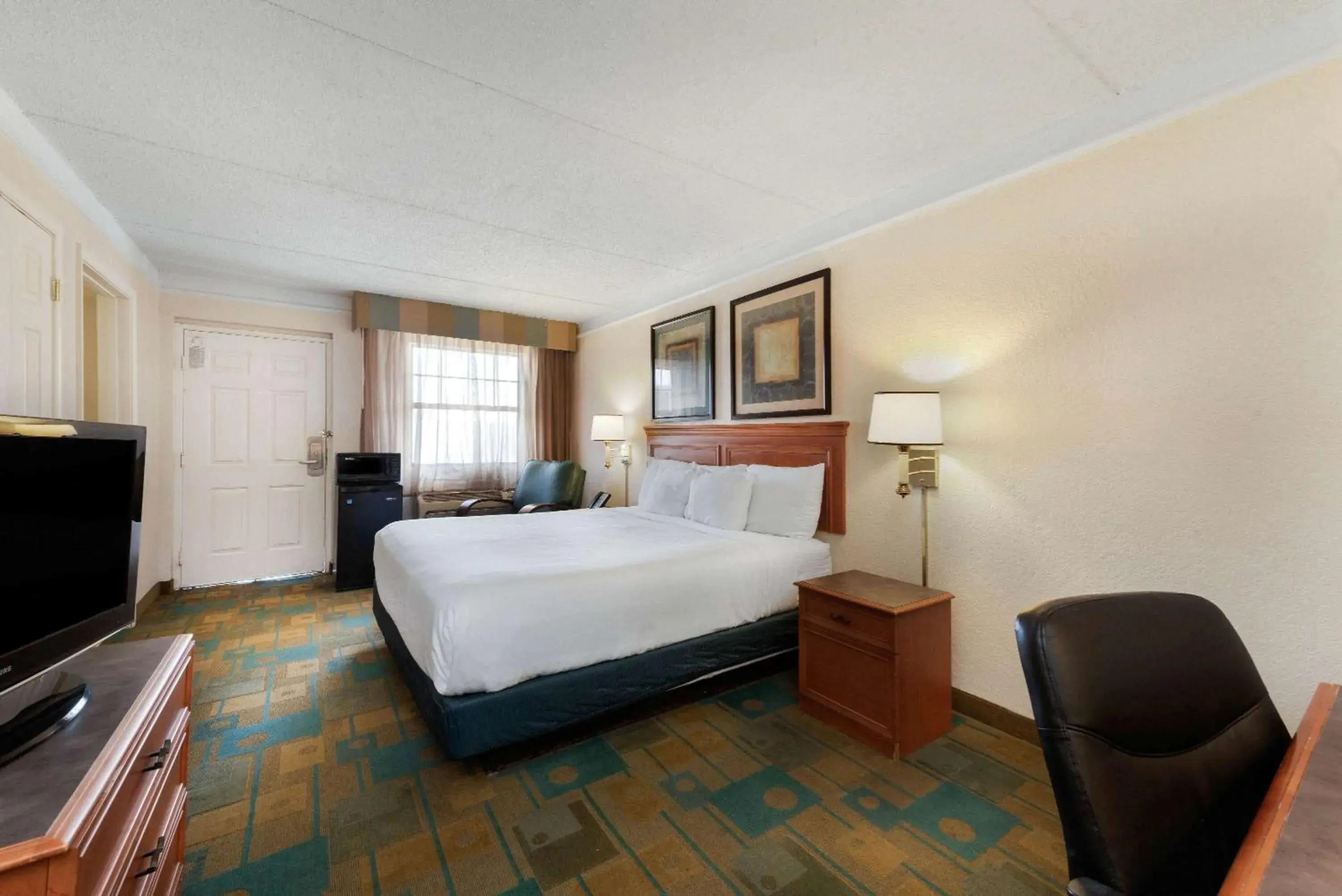 Photo of the whole room in La Quinta Inn by Wyndham Bossier City