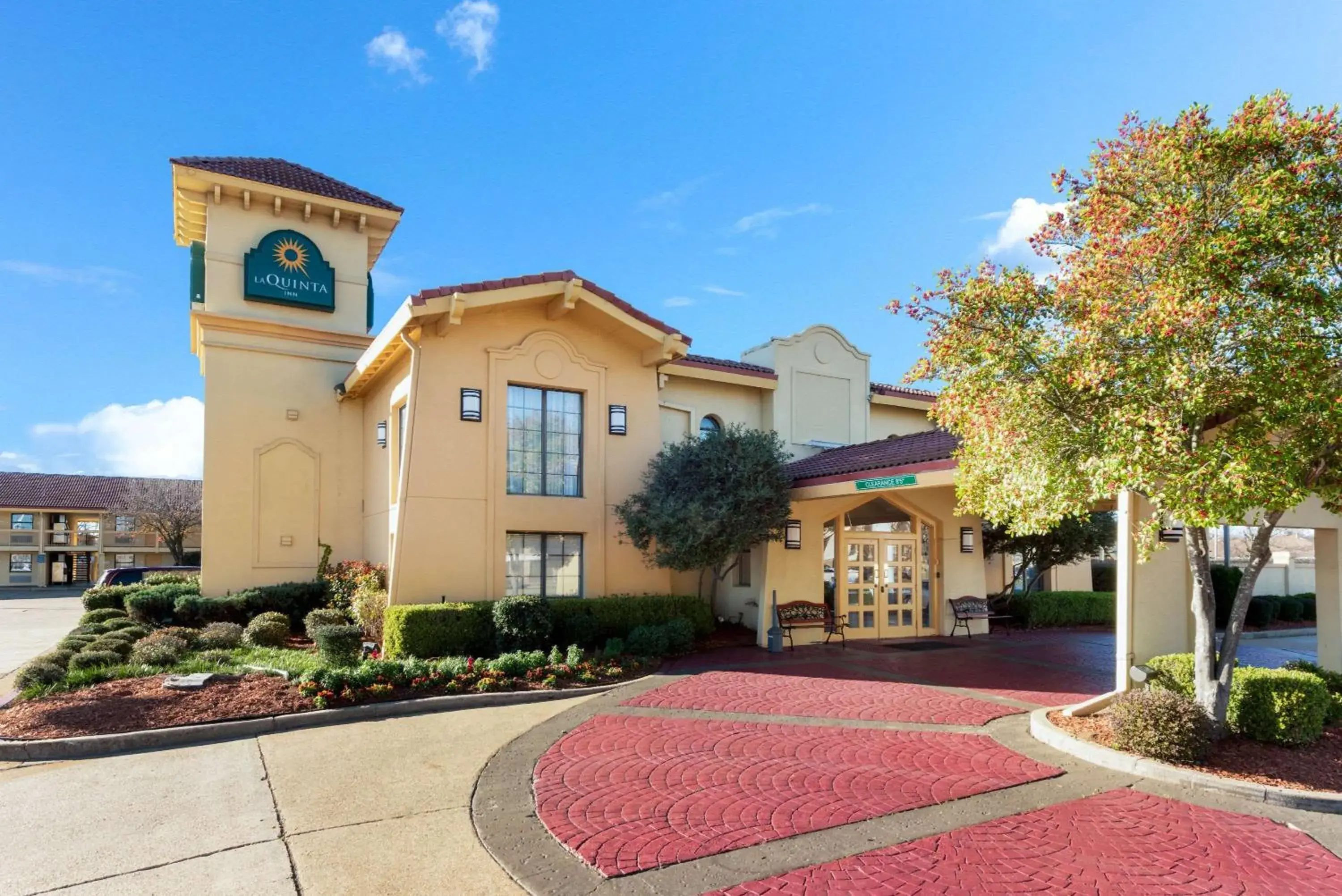 Property Building in La Quinta Inn by Wyndham Bossier City