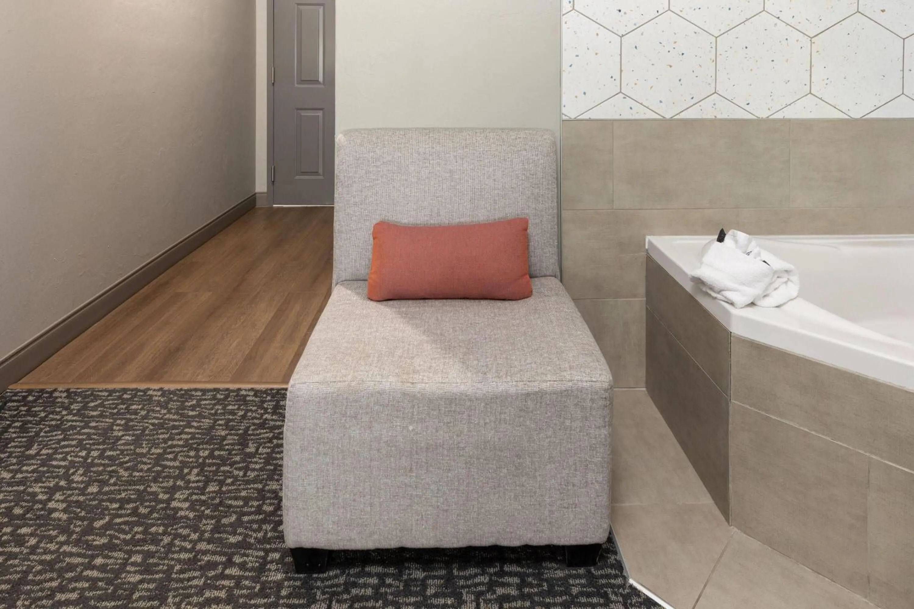 Bath in La Quinta by Wyndham Oklahoma City - Moore