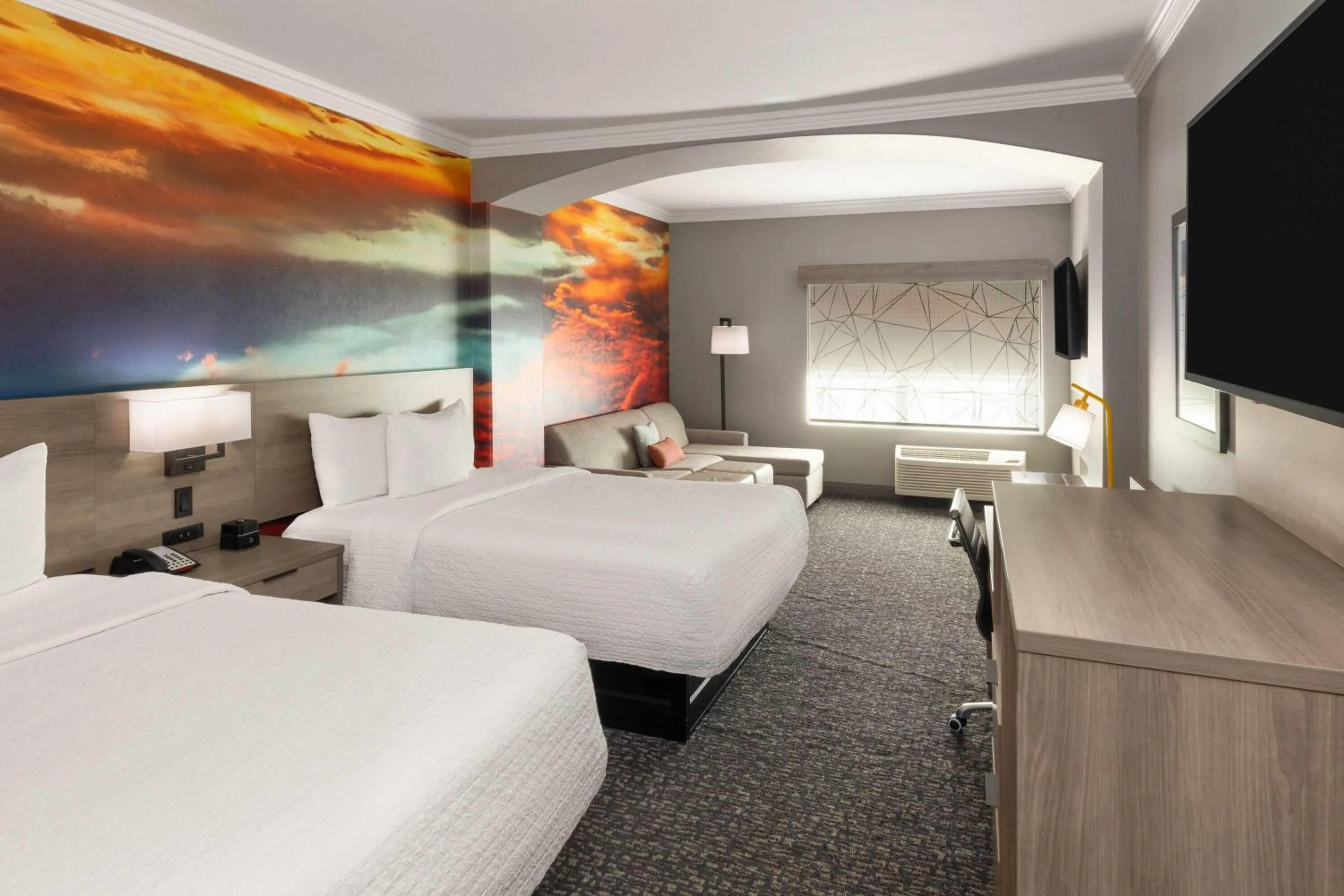 Photo of the whole room, Bed in La Quinta by Wyndham Oklahoma City - Moore