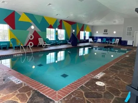 Swimming pool in La Quinta by Wyndham Oklahoma City - Moore
