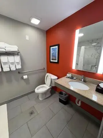 Deluxe Studio Suite with One King Bed and Tub with Grab Bars - Hearing/Mobility Access - Non-Smoking in La Quinta by Wyndham Oklahoma City - Moore Deluxe Studio Suite with One King Bed and Tub with Grab Bars - Hearing/Mobility Access - Non-Smoking in La Quinta by Wyndham Oklahoma City - Moore