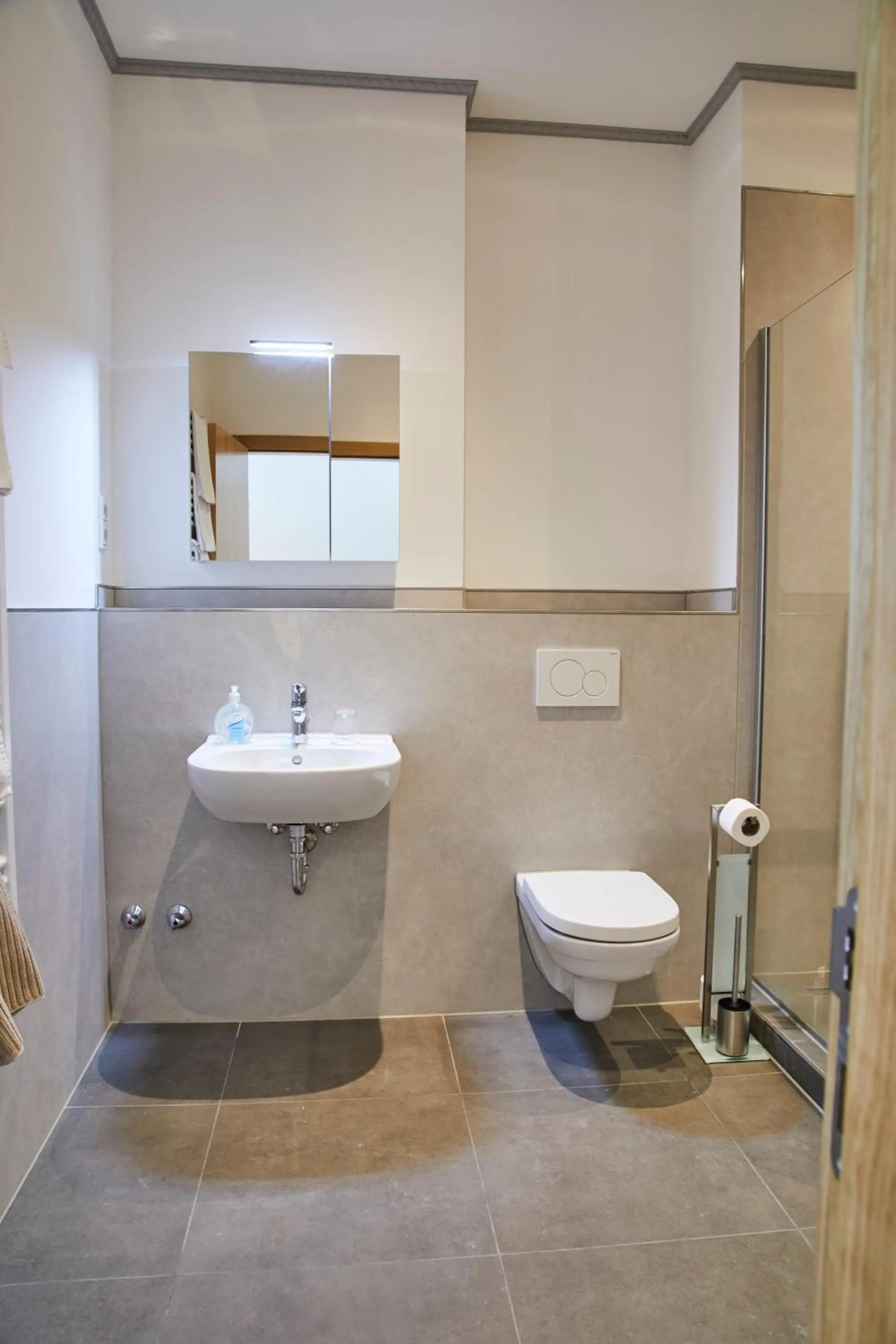 Shower in Lothringer Hof