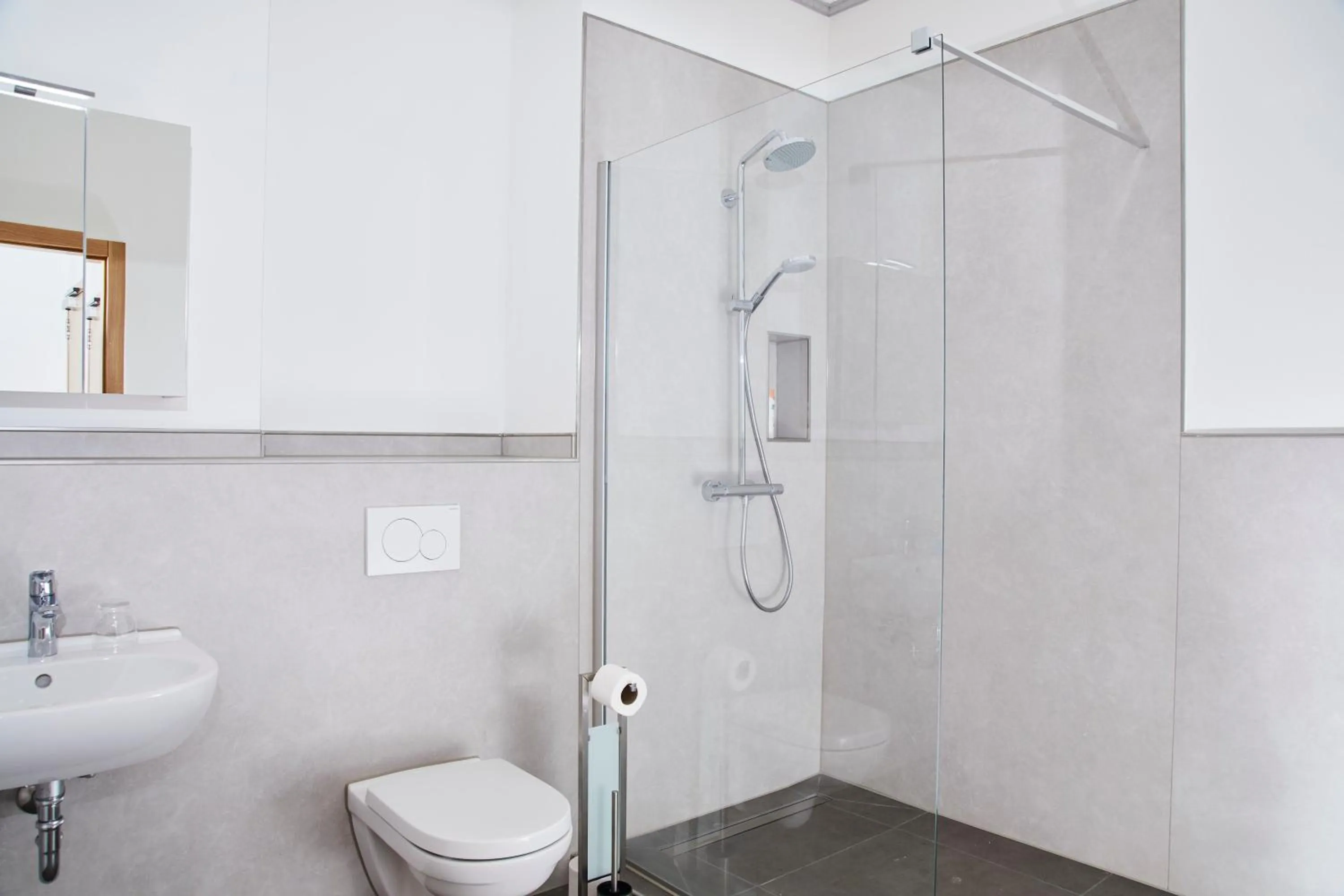 Shower in Lothringer Hof