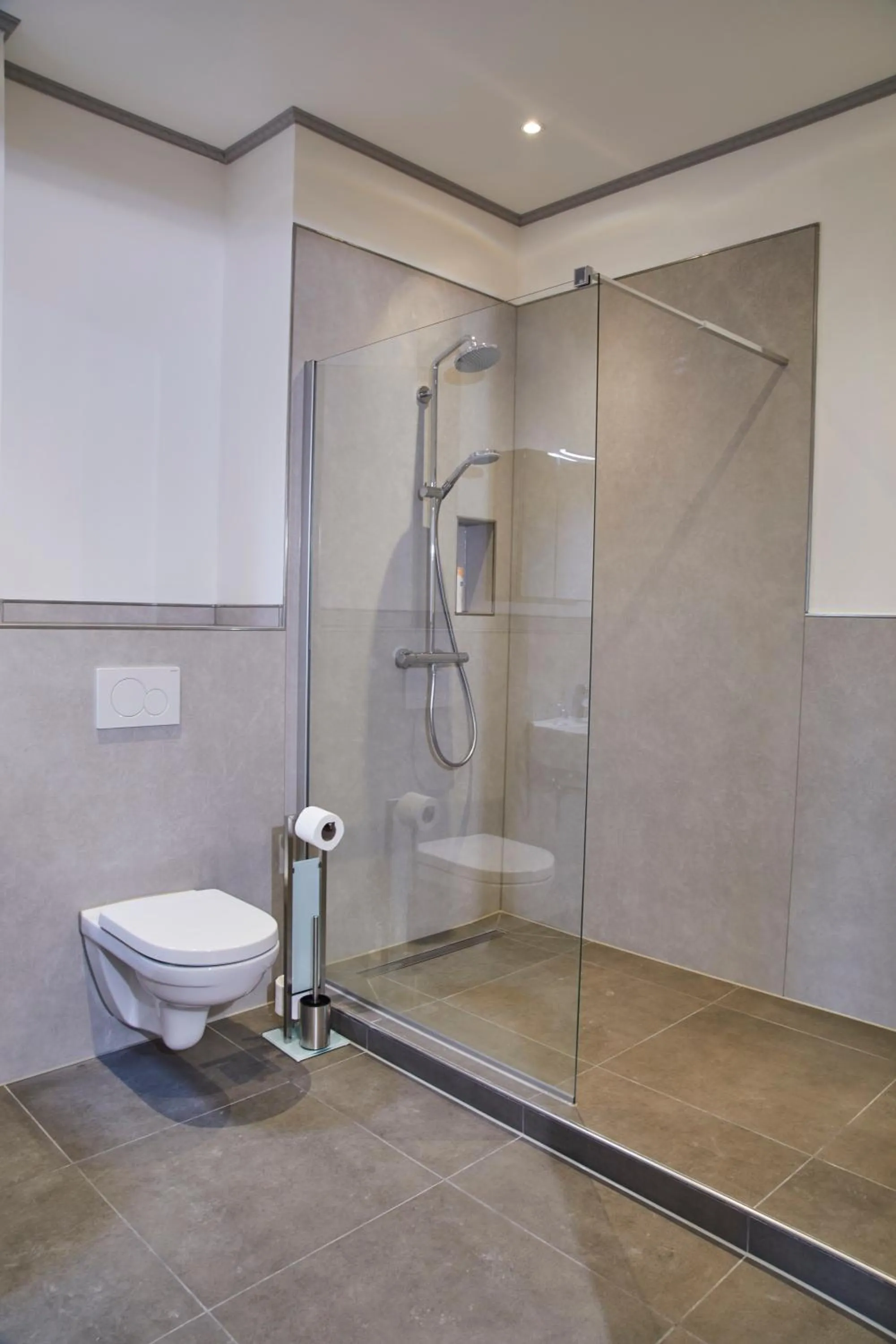 Shower in Lothringer Hof