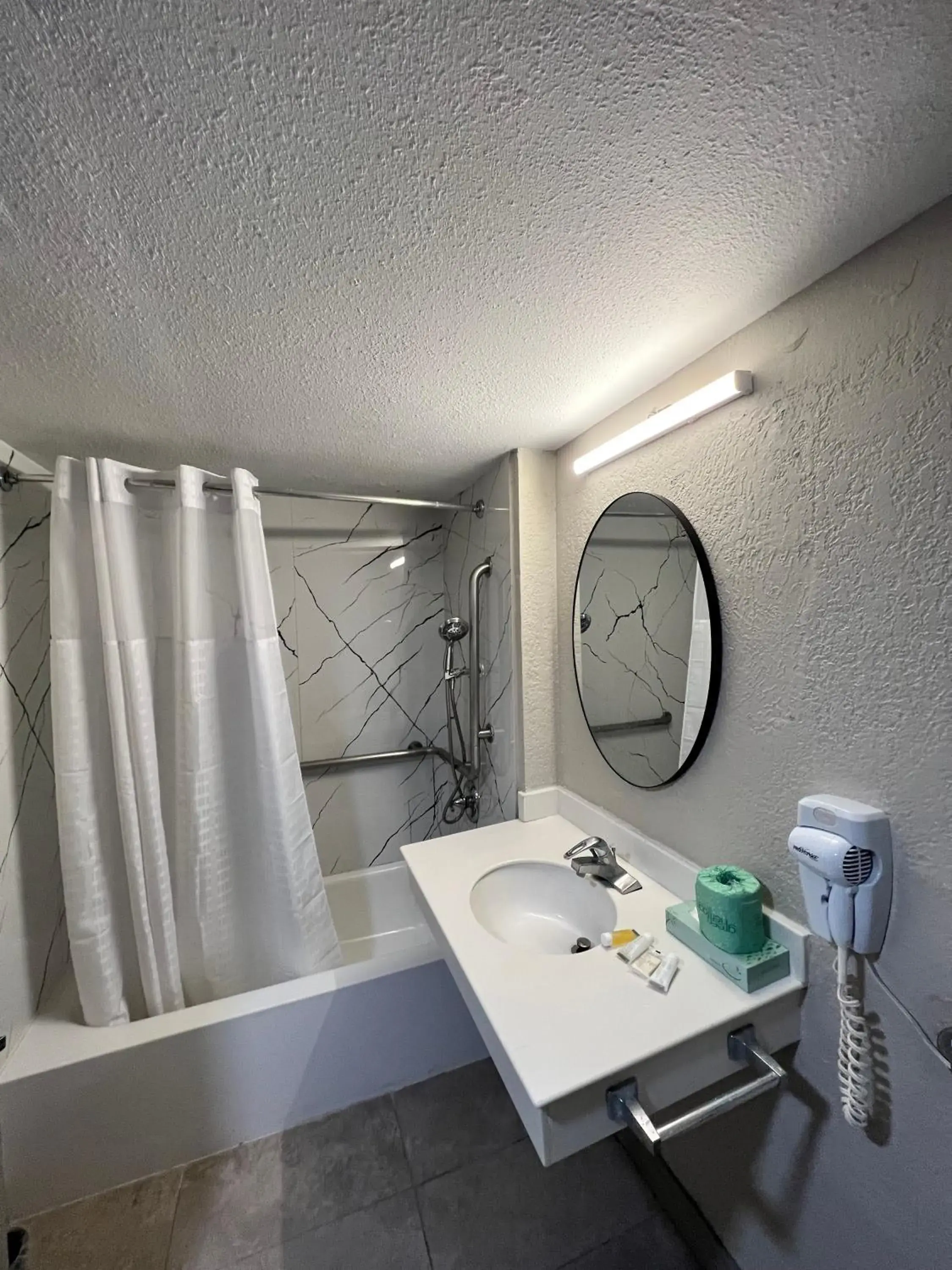 Shower, Bathroom in Days Inn by Wyndham Sulphur West