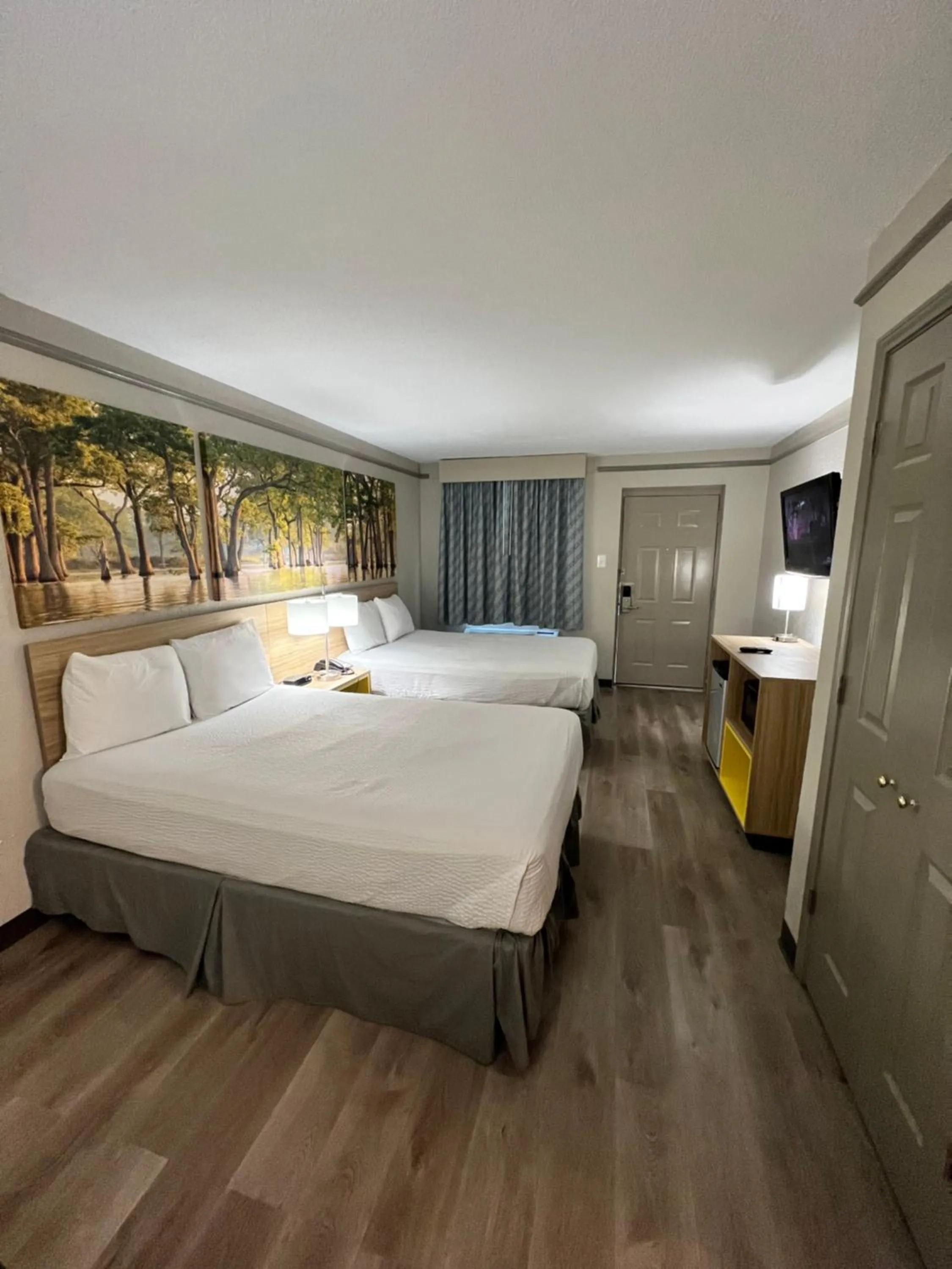 Restaurant/places to eat in Days Inn by Wyndham Sulphur West