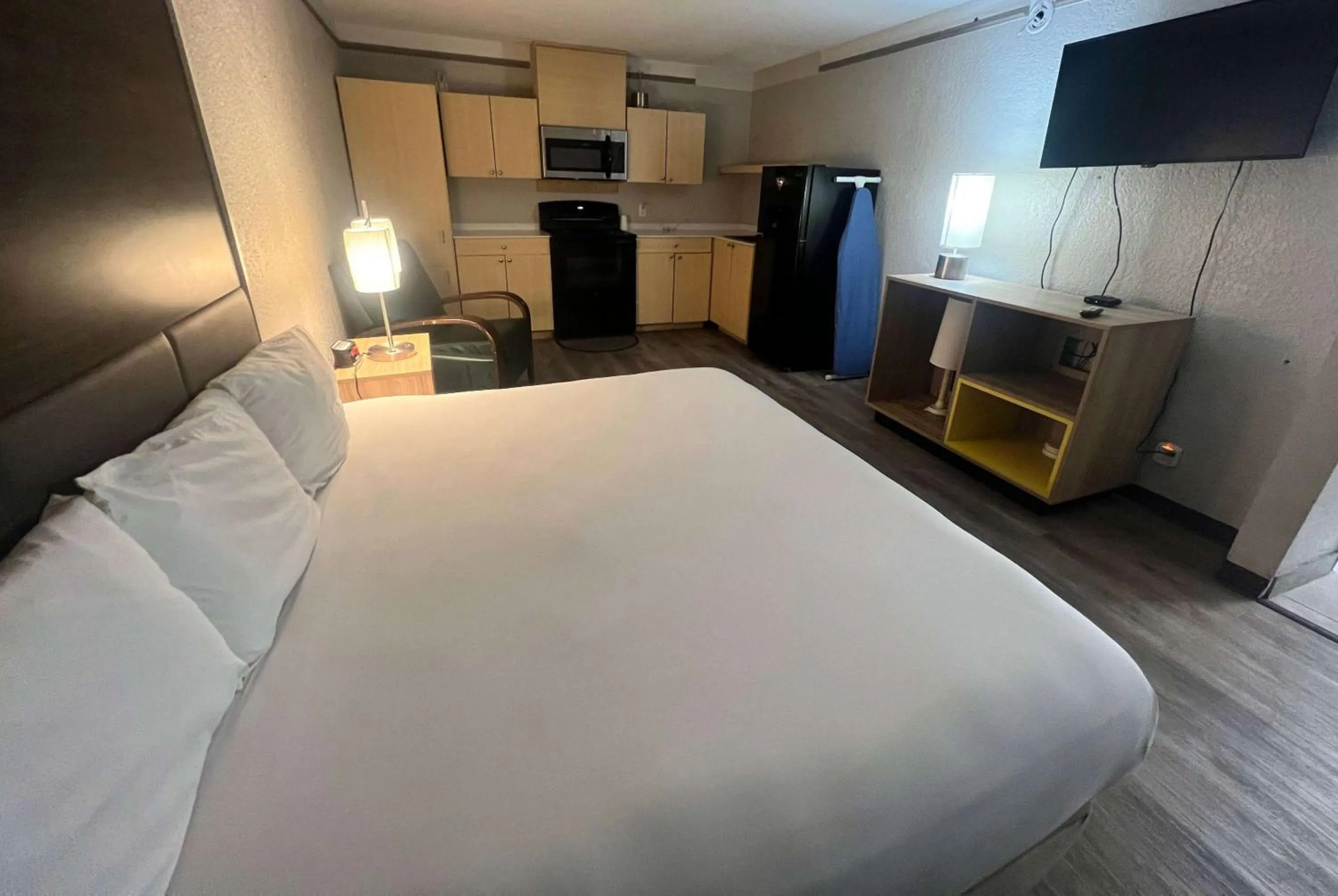 Photo of the whole room in Days Inn by Wyndham Sulphur West