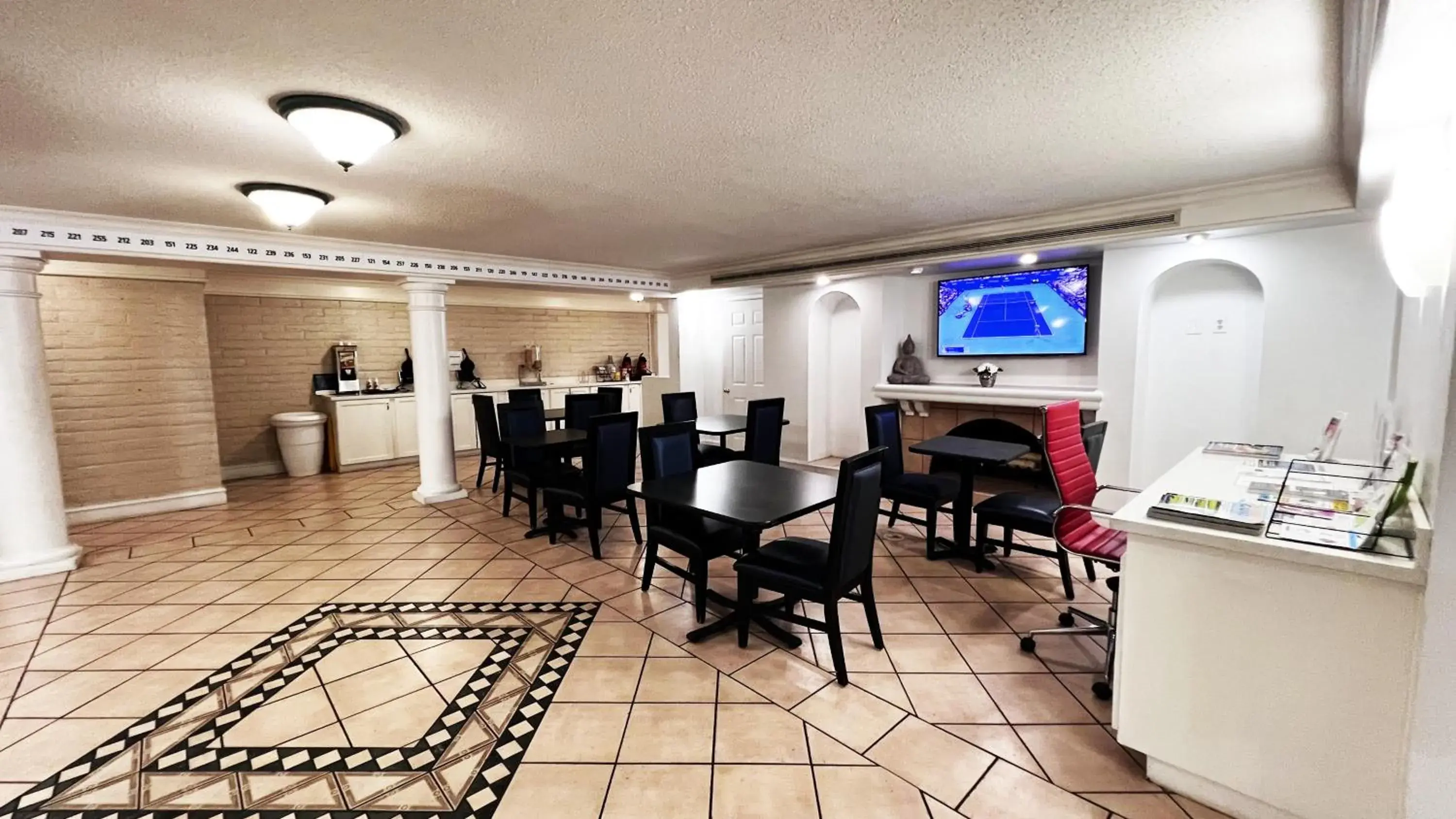 Coffee/tea facilities, Restaurant/Places to Eat in Days Inn by Wyndham Sulphur West