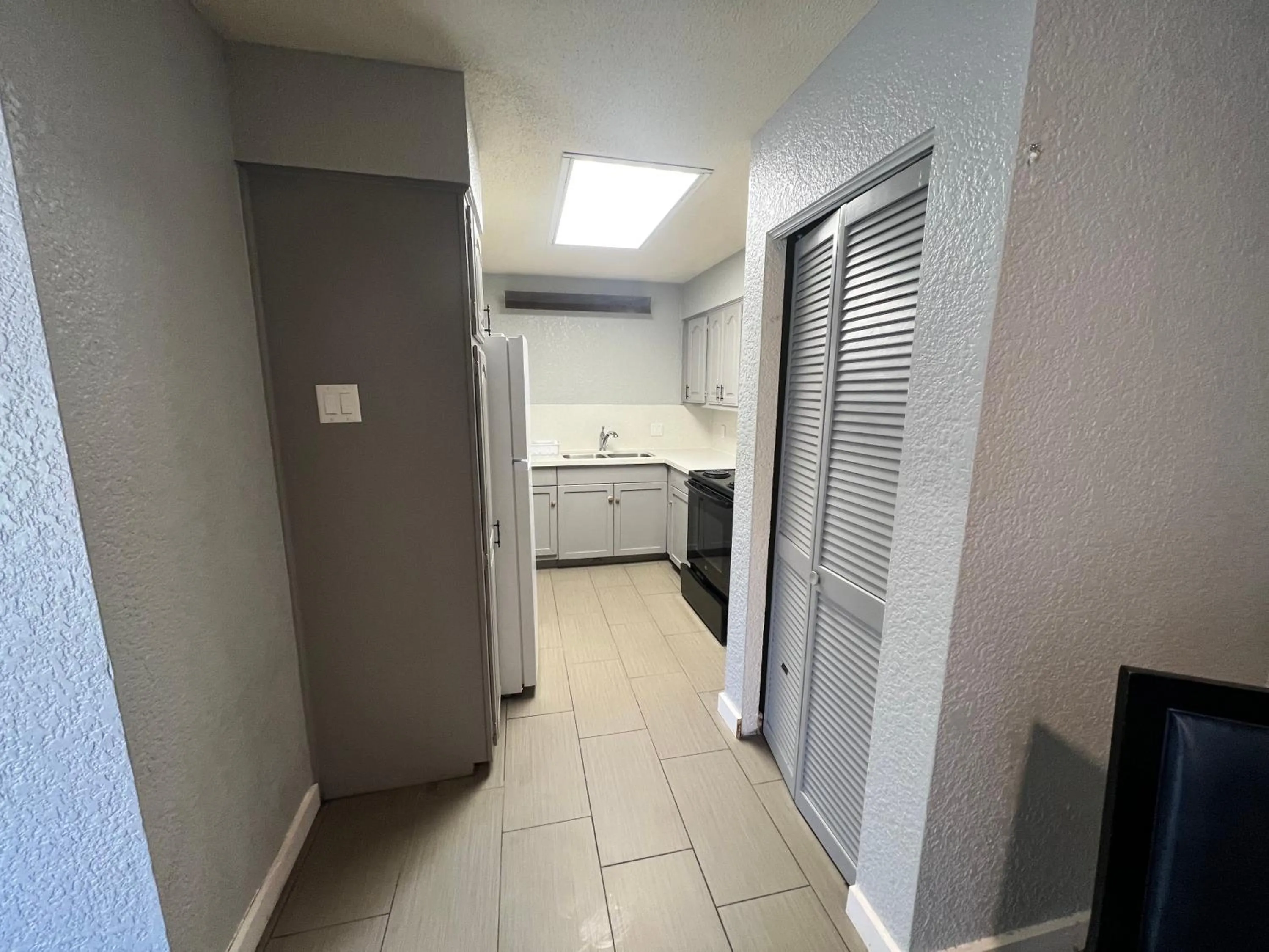 kitchen in Days Inn by Wyndham Sulphur West