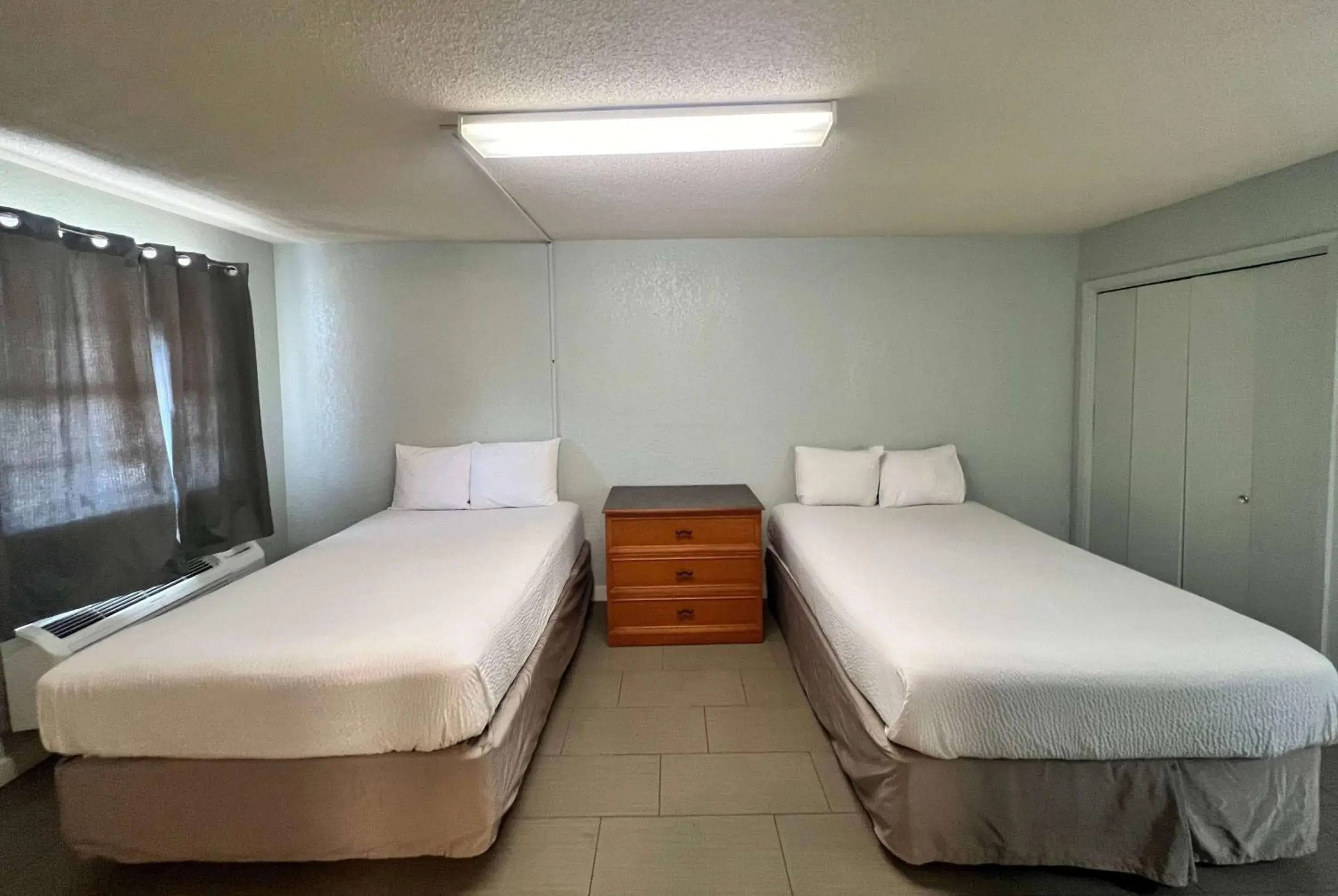 Photo of the whole room, Bed in Days Inn by Wyndham Sulphur West
